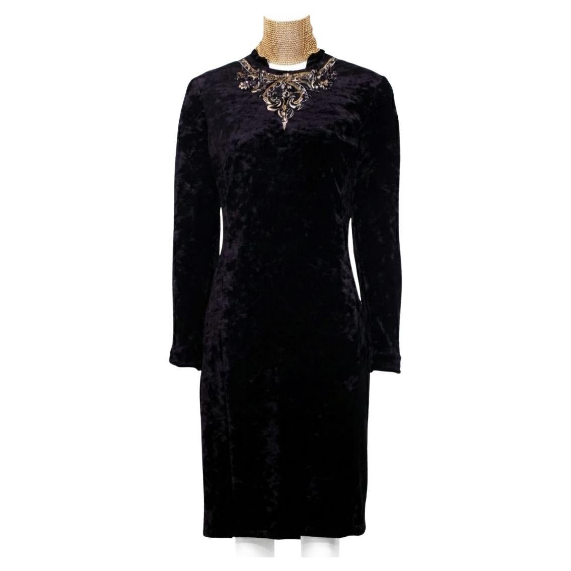 Gianfranco Ferré Schwarzes Samtkleid 1990er Jahre - Barock besticktes Jewell Neck