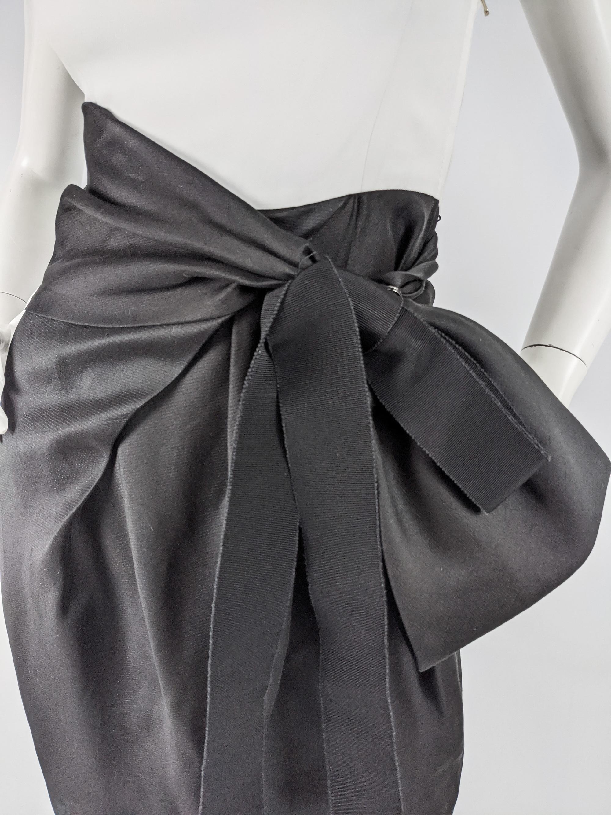 Gianfranco Ferre Black & White Silk Bow Party Dress In Good Condition For Sale In Doncaster, South Yorkshire