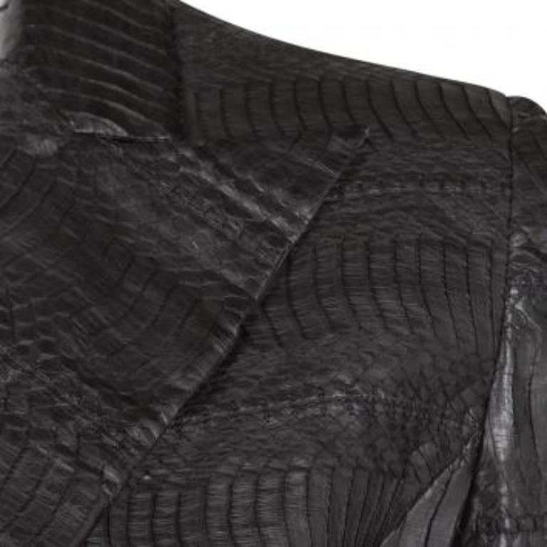 Gianfranco Ferre - Giacca in pelle di serpente marrone erba S In condizioni ottime in vendita a Dubai, Al Qouz 2
