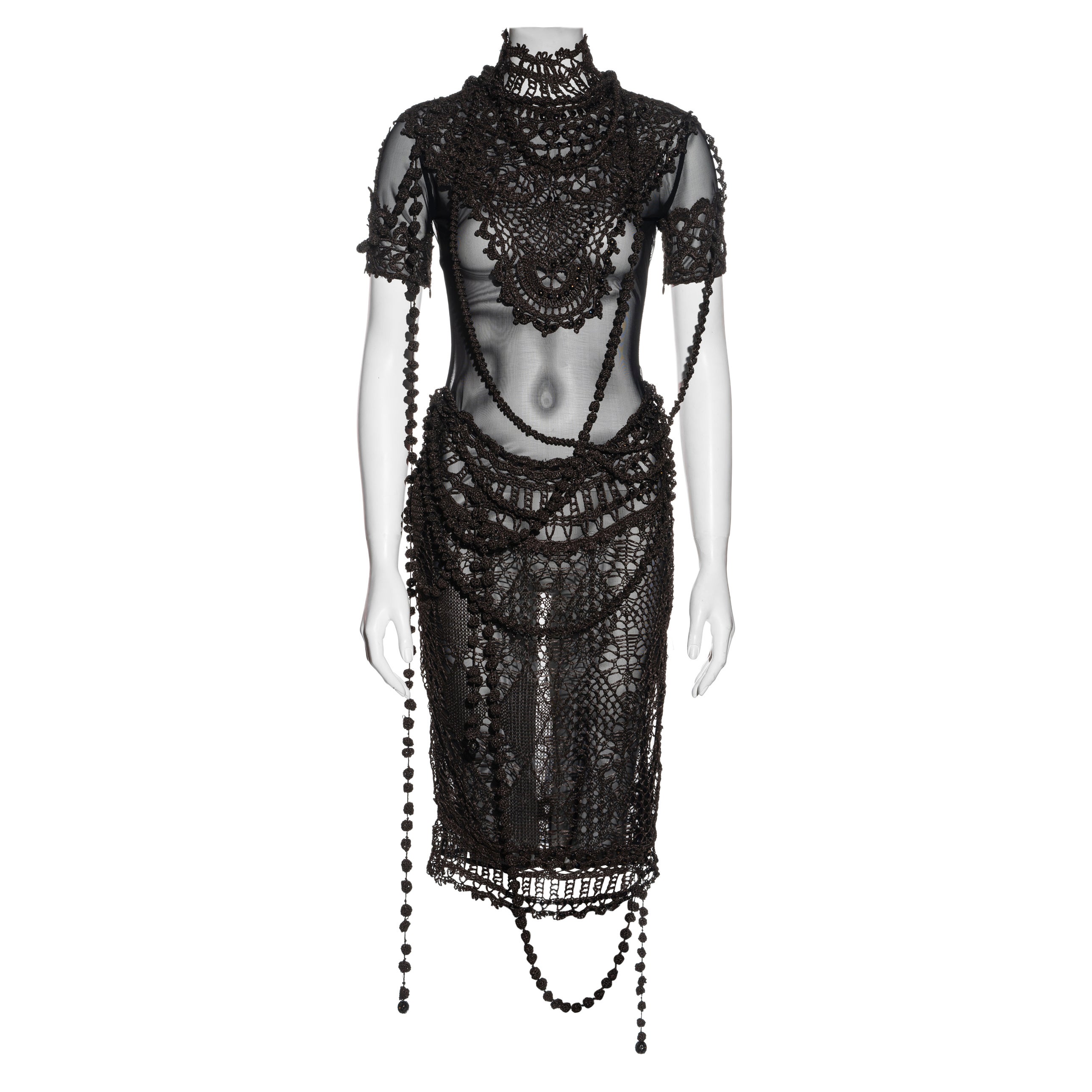 Vestido de noche de crochet de rafia marrón Gianfranco Ferré, ss 2002