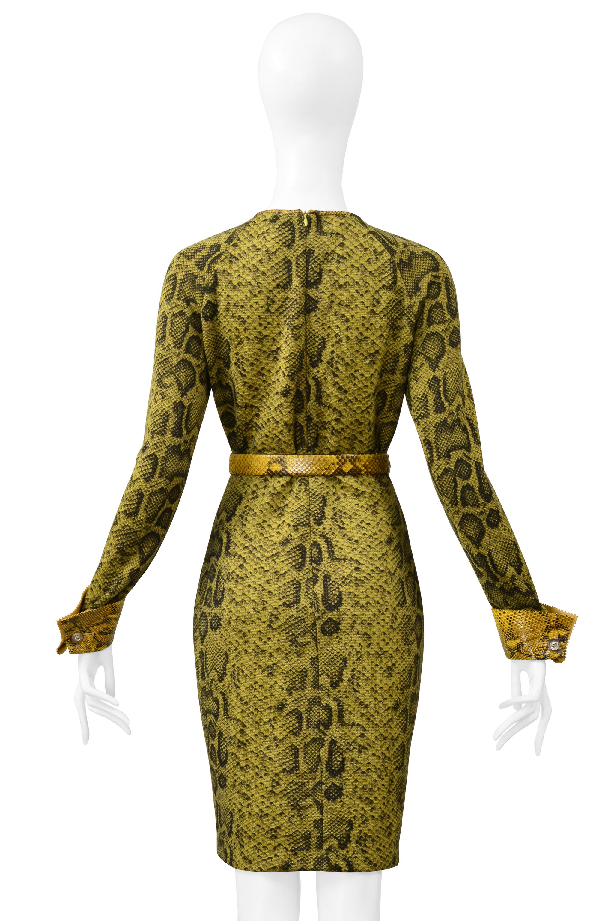 Gianfranco Ferre - Robe imprimée serpent chartreuse avec manches et ceinture en vente 2