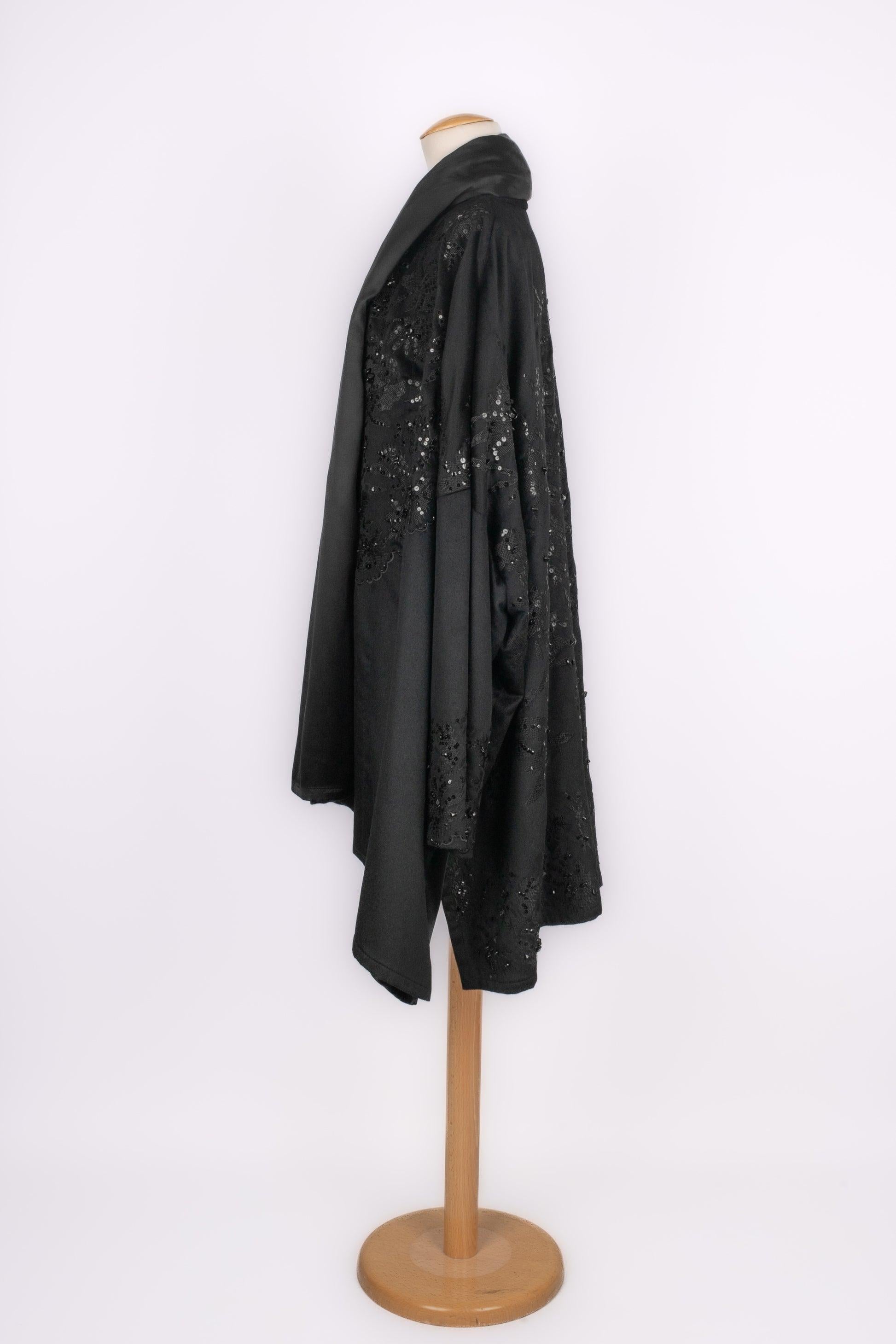 Cappotto di Gianfranco Ferré con motivi, perle e paillettes In condizioni ottime in vendita a SAINT-OUEN-SUR-SEINE, FR