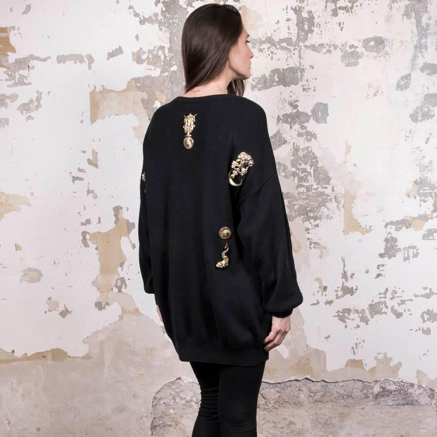 Gianfranco Ferre Collector Oversized Black Sweater With Jewelry   In Good Condition In Paris, FR