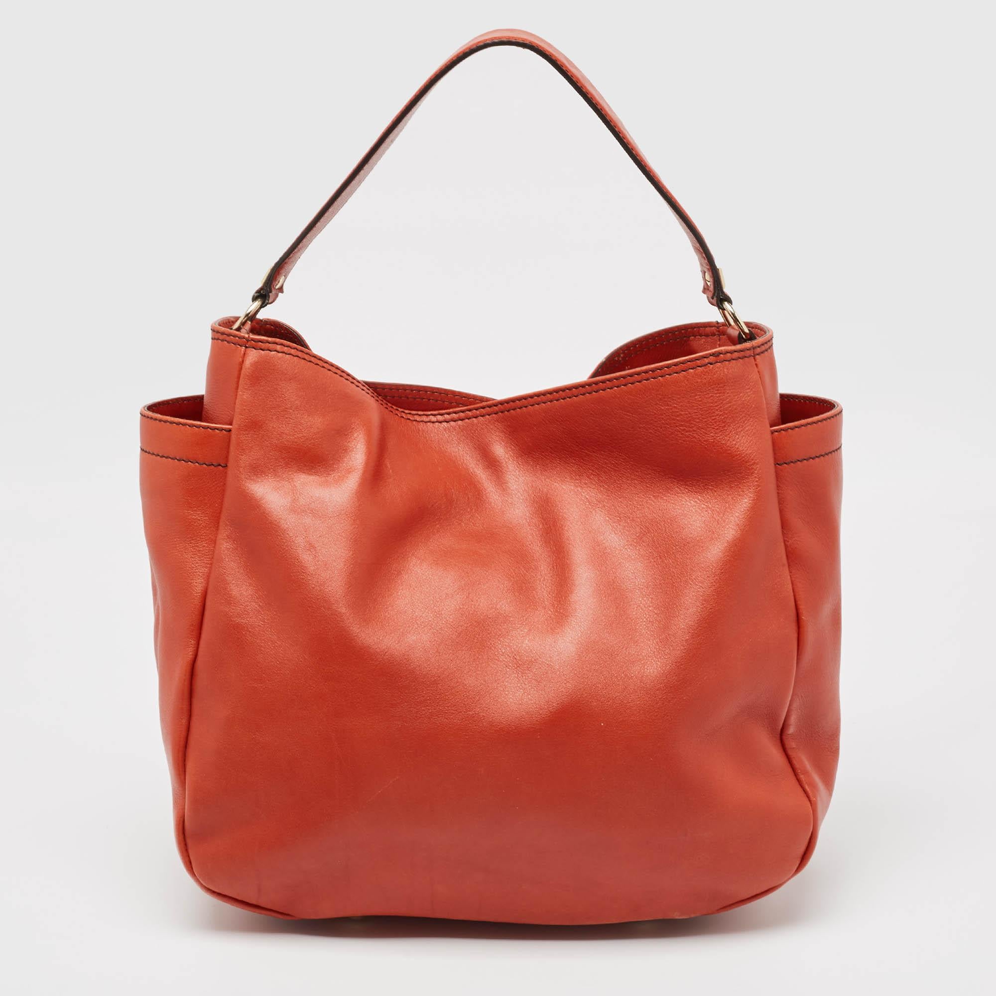 Gianfranco Ferre Dark Orange Leather Hobo In Good Condition For Sale In Dubai, Al Qouz 2