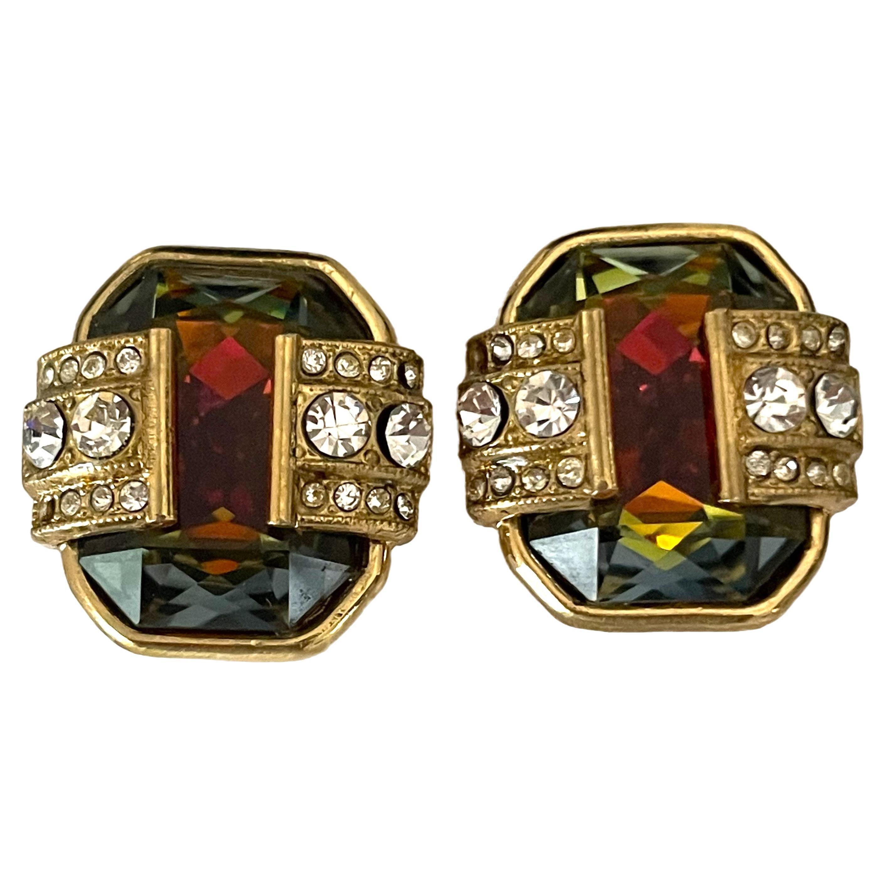 Very rare 90s Gianfranco Ferré gold-plaed clip on earrings with beautiful colours. A real statement piece that blend modernity with classic elegance. Dazzling and elegant with a touch of glamour and sophistication to the design, reflecting Ferré's