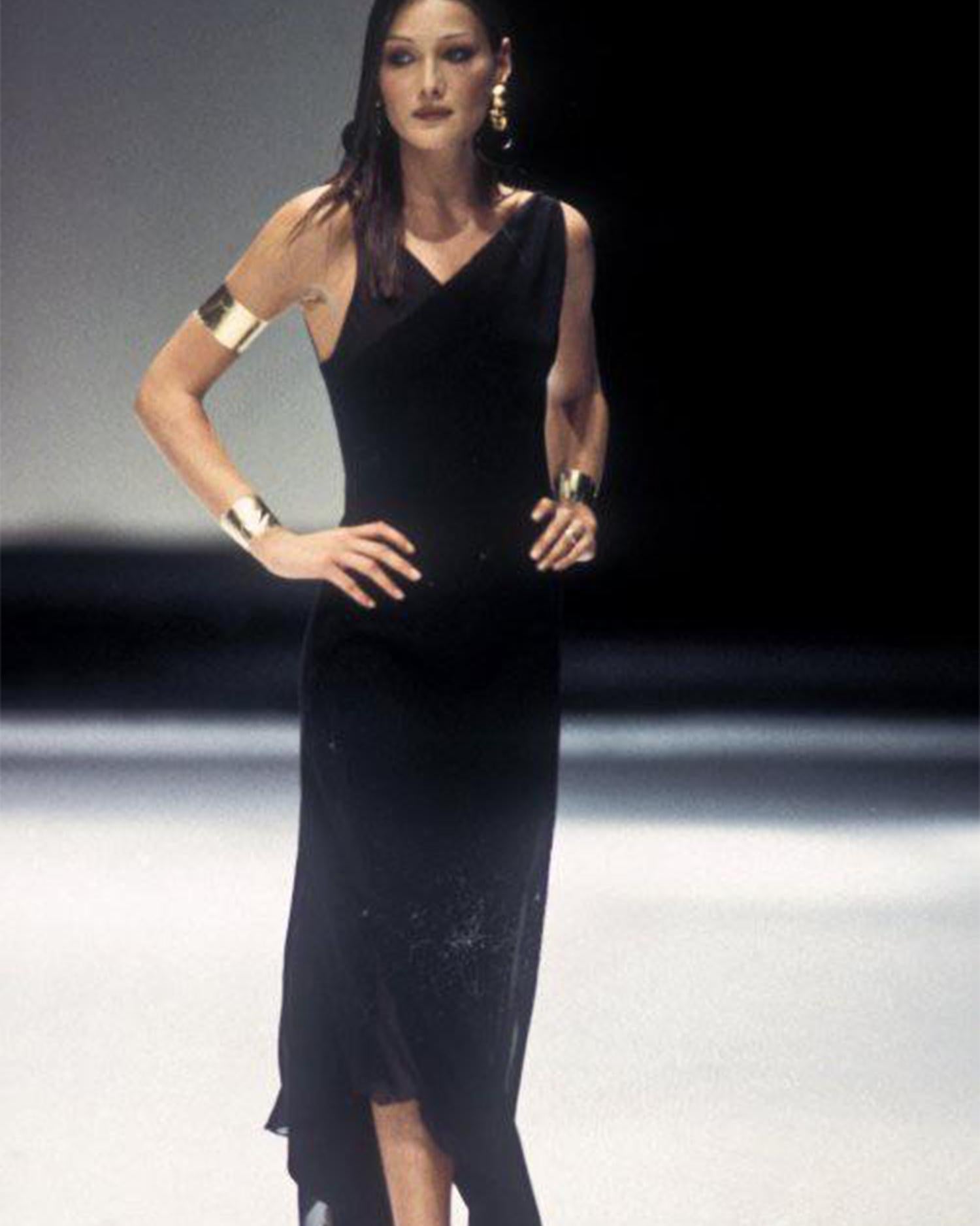 - Designed by Gianfranco Ferrè
- Sold by Skiff.Archive
- Fall Winter 1993 Collection
- Black Long Dress
- Sleeveless
- Zip Lateral Closure
- Open Back
- Semitransparent Details
- Made in Italy
- Excellent Condition
- Materials: Silk
- Size 40 FR -