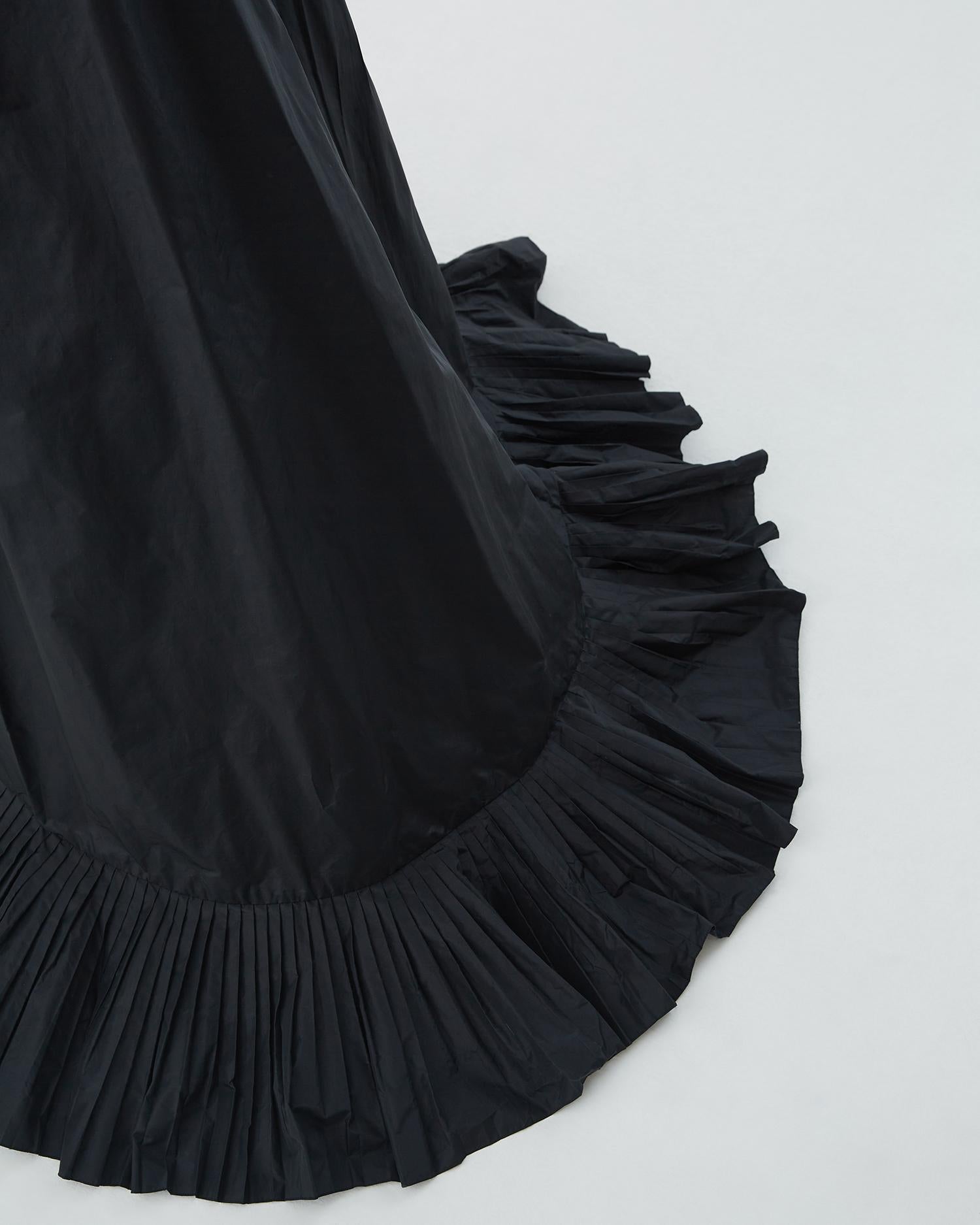 Gianfranco Ferrè F/W 2000 black plated  taffeta skirt and white silk blouse set For Sale 8