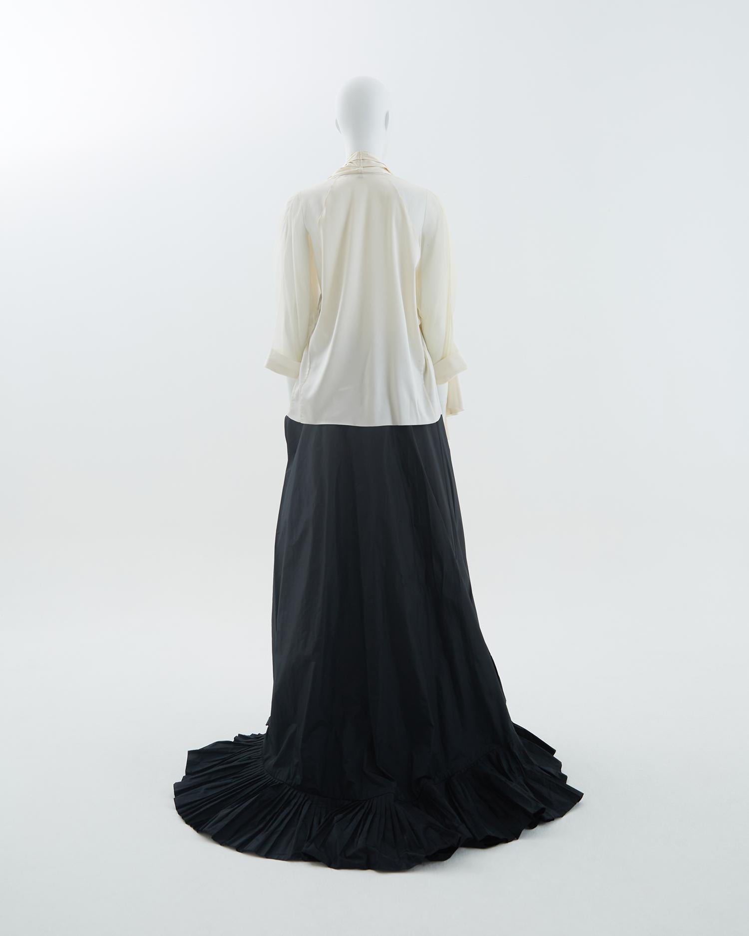 Gianfranco Ferrè F/W 2000 black plated  taffeta skirt and white silk blouse set In Excellent Condition For Sale In Milano, IT