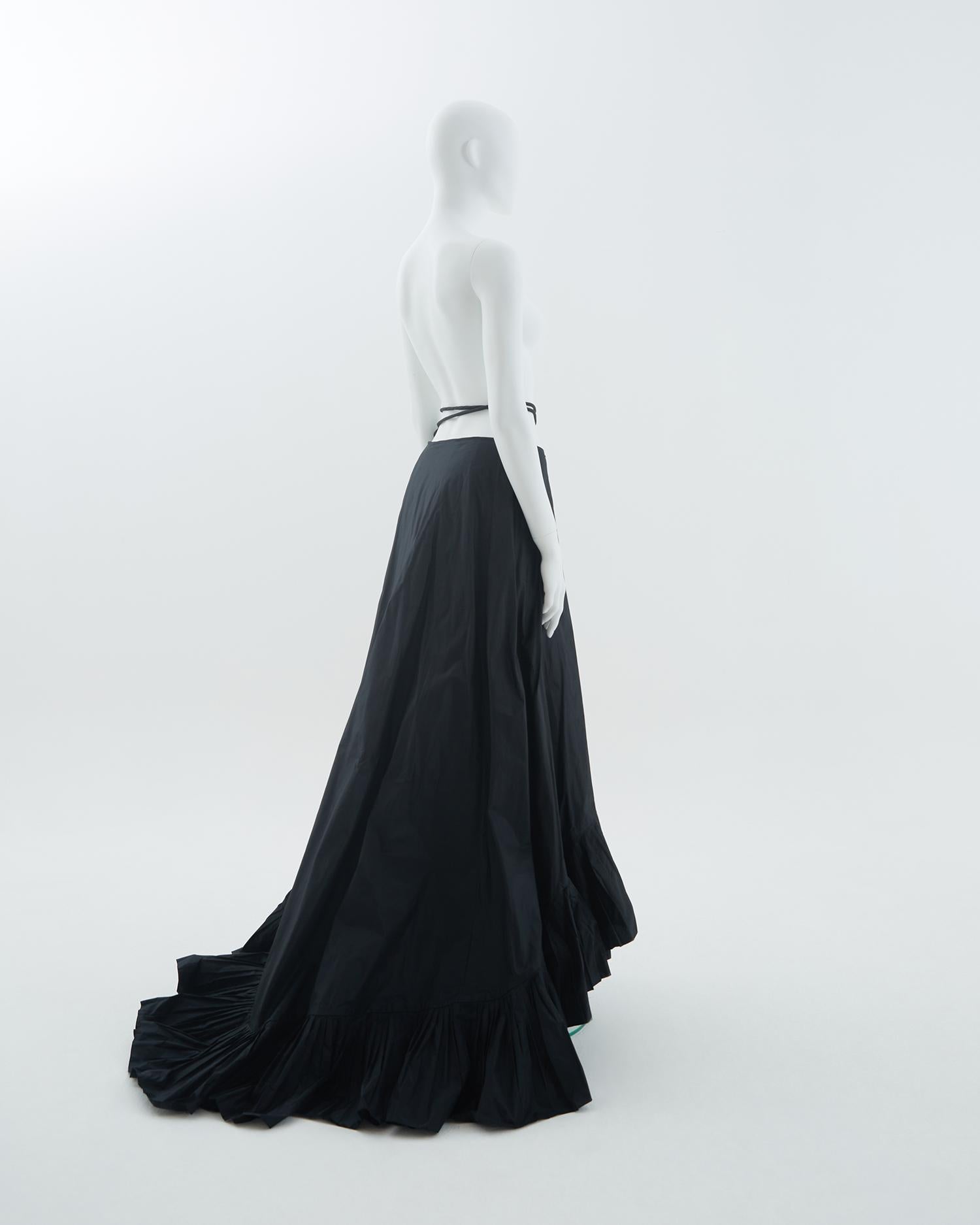 Women's Gianfranco Ferrè F/W 2000 black plated  taffeta skirt and white silk blouse set For Sale