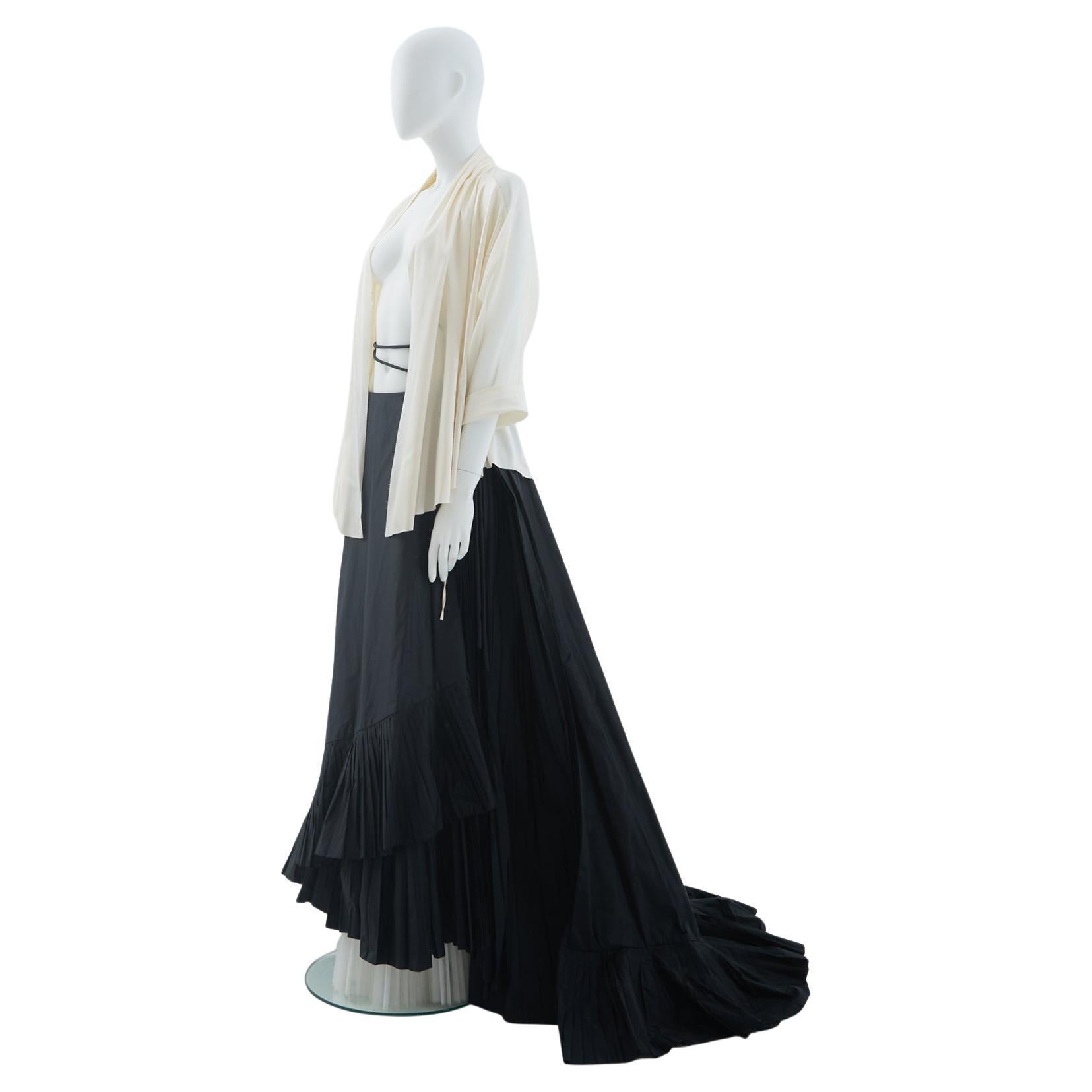 Gianfranco Ferrè F/W 2000 black plated  taffeta skirt and white silk blouse set For Sale