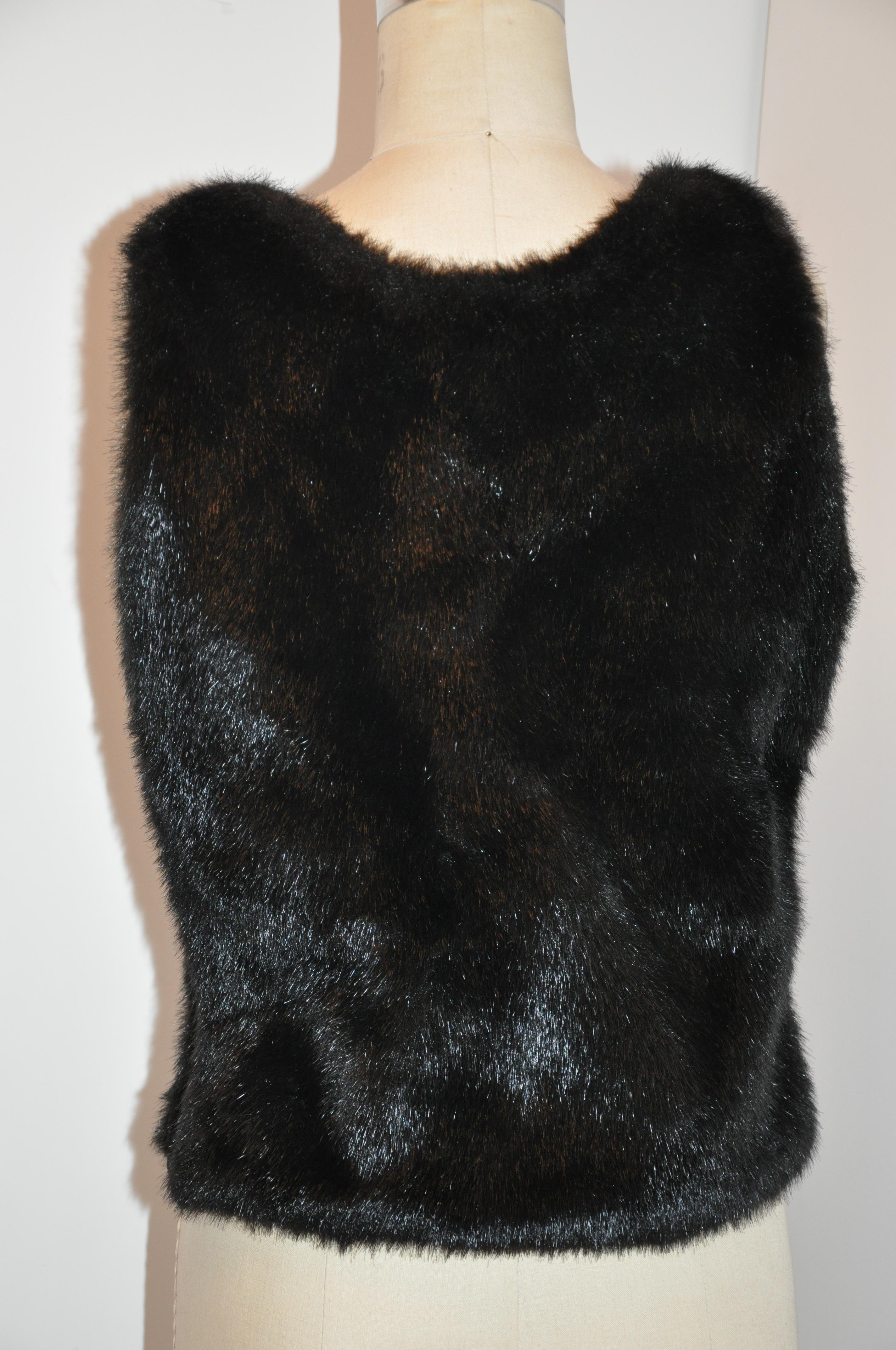 Nero Gianfranco Ferrè Pullover in pelliccia sintetica nera completamente foderato con zip ai lati in spandex in vendita