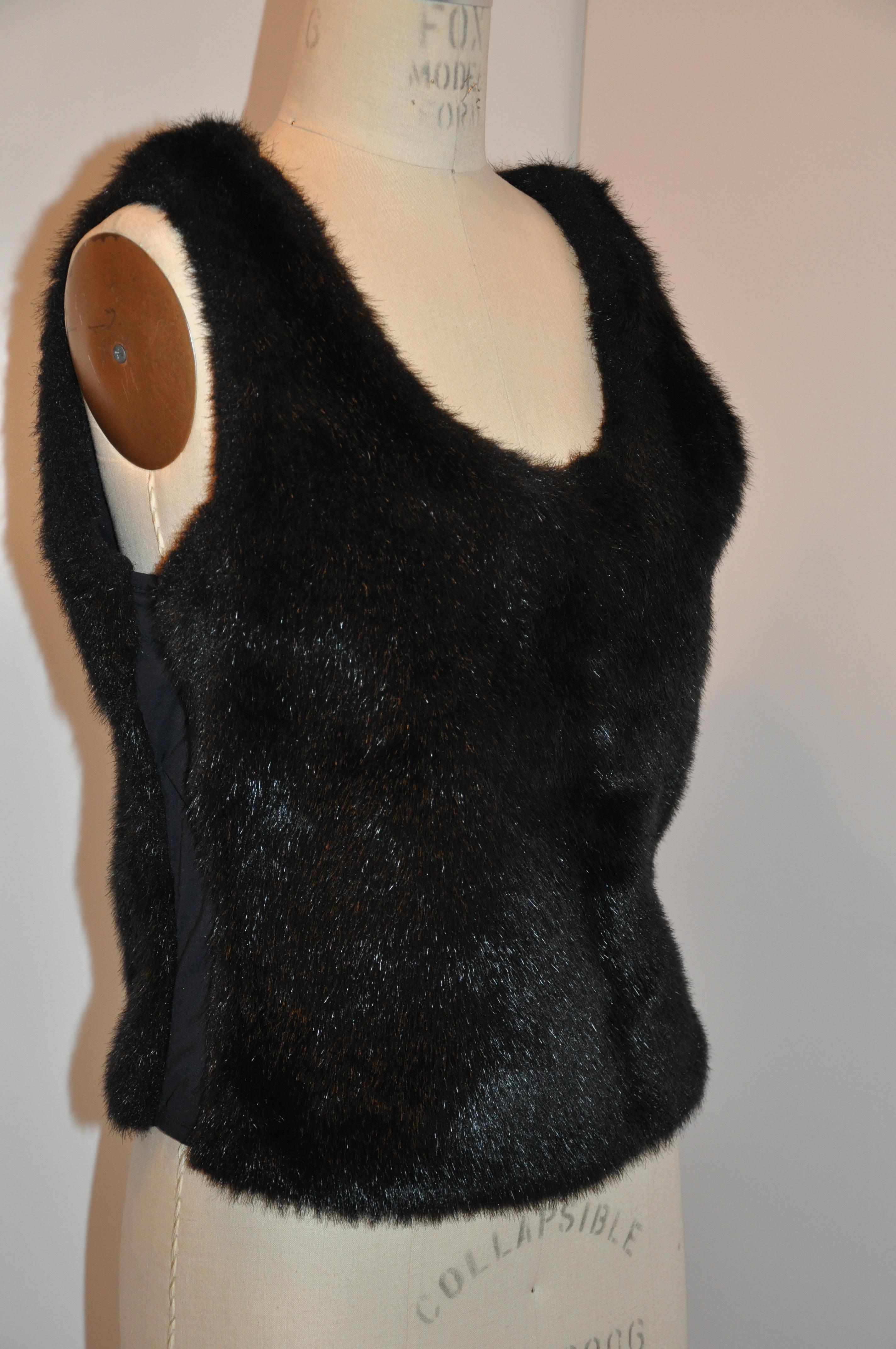 Gianfranco Ferrè Pullover in pelliccia sintetica nera completamente foderato con zip ai lati in spandex in vendita 1
