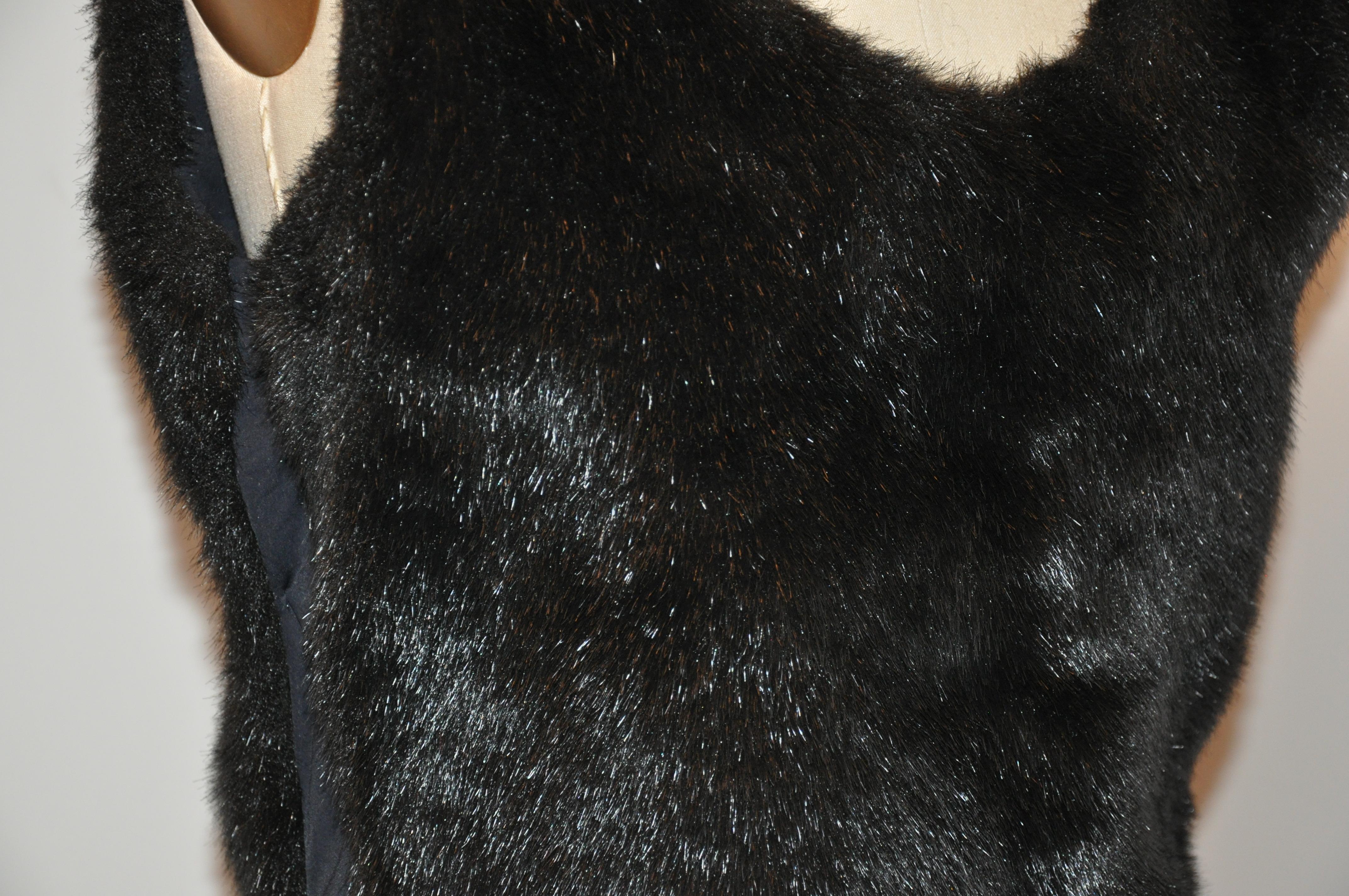 Gianfranco Ferrè Pullover in pelliccia sintetica nera completamente foderato con zip ai lati in spandex in vendita 3