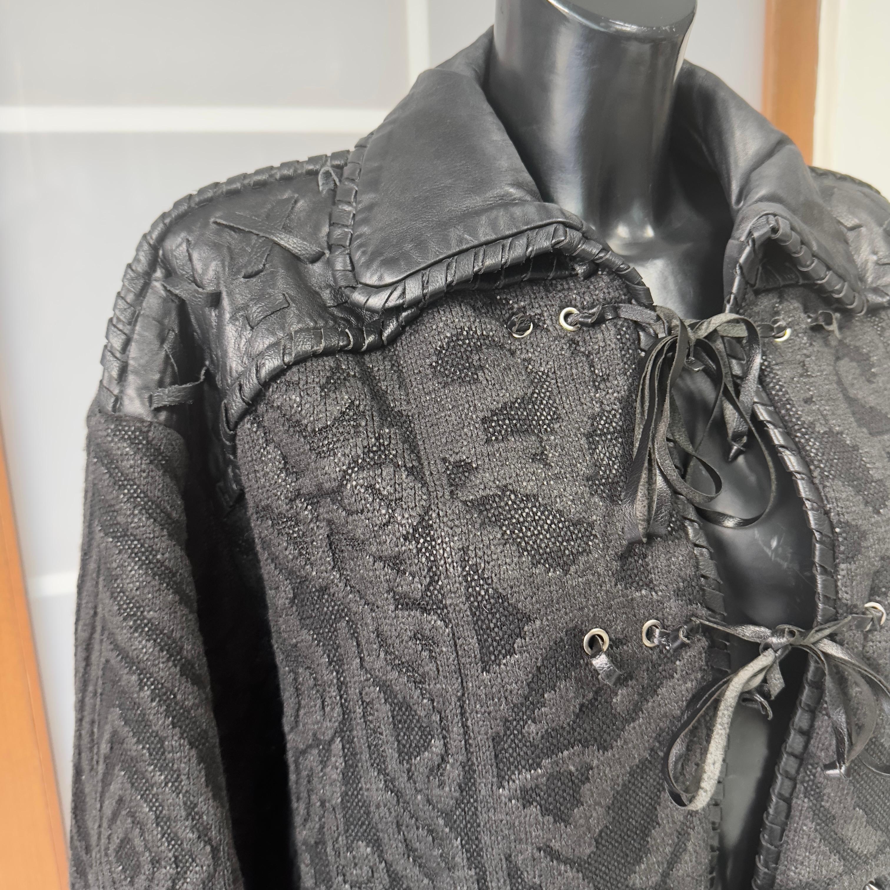 Gianfranco Ferré Vintage Jacket in Black Jacquard Fabric with Leather Inserts For Sale 7