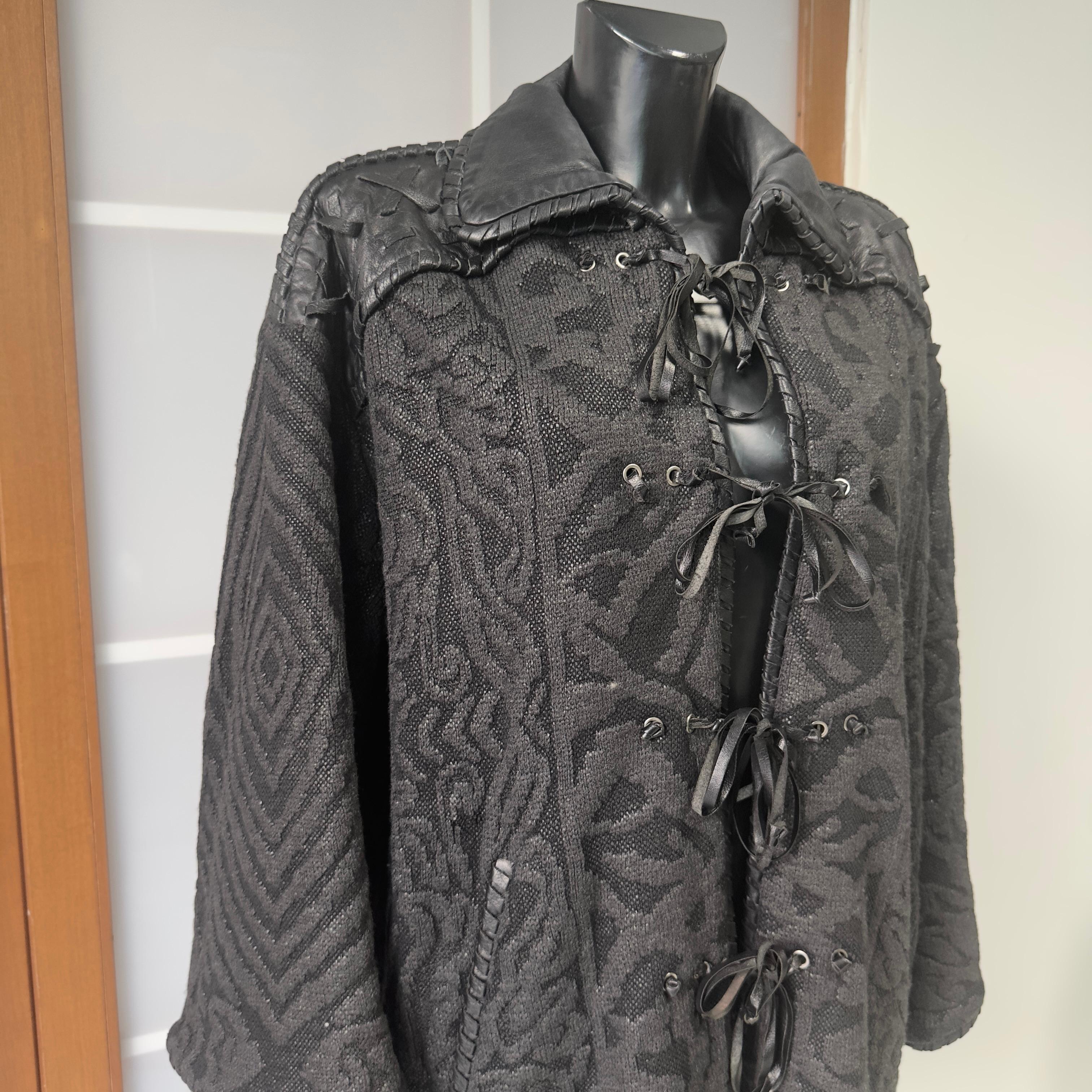 Gianfranco Ferré Vintage Jacket in Black Jacquard Fabric with Leather Inserts In Excellent Condition For Sale In Basaluzzo, IT