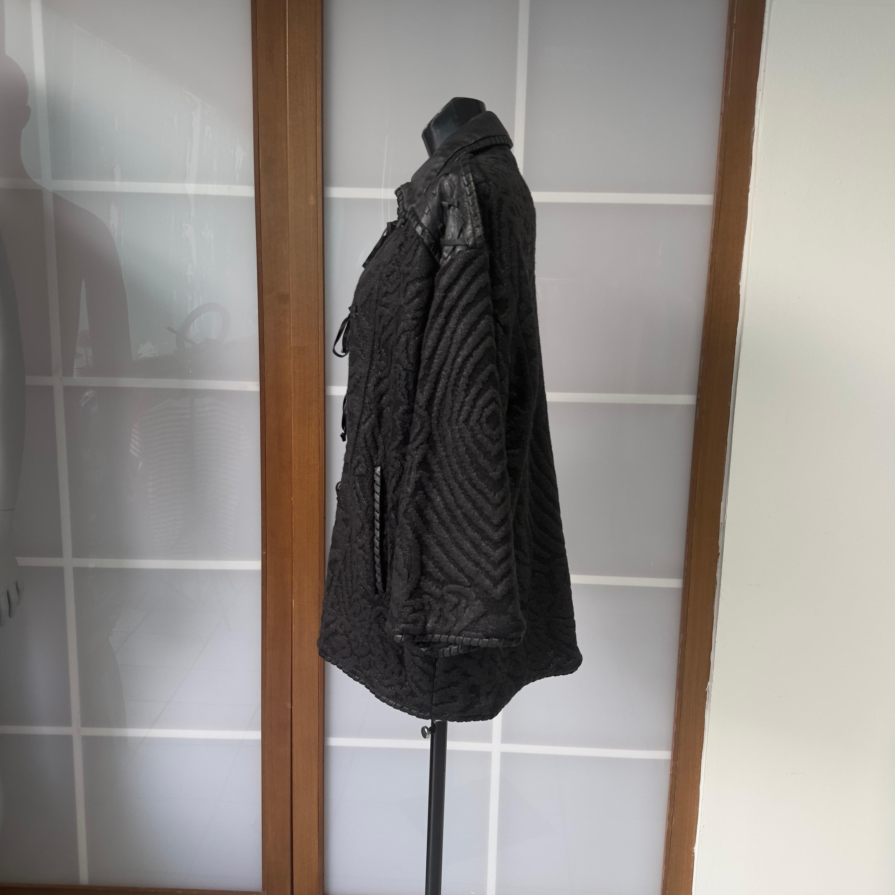 Gianfranco Ferré Vintage Jacket in Black Jacquard Fabric with Leather Inserts For Sale 4