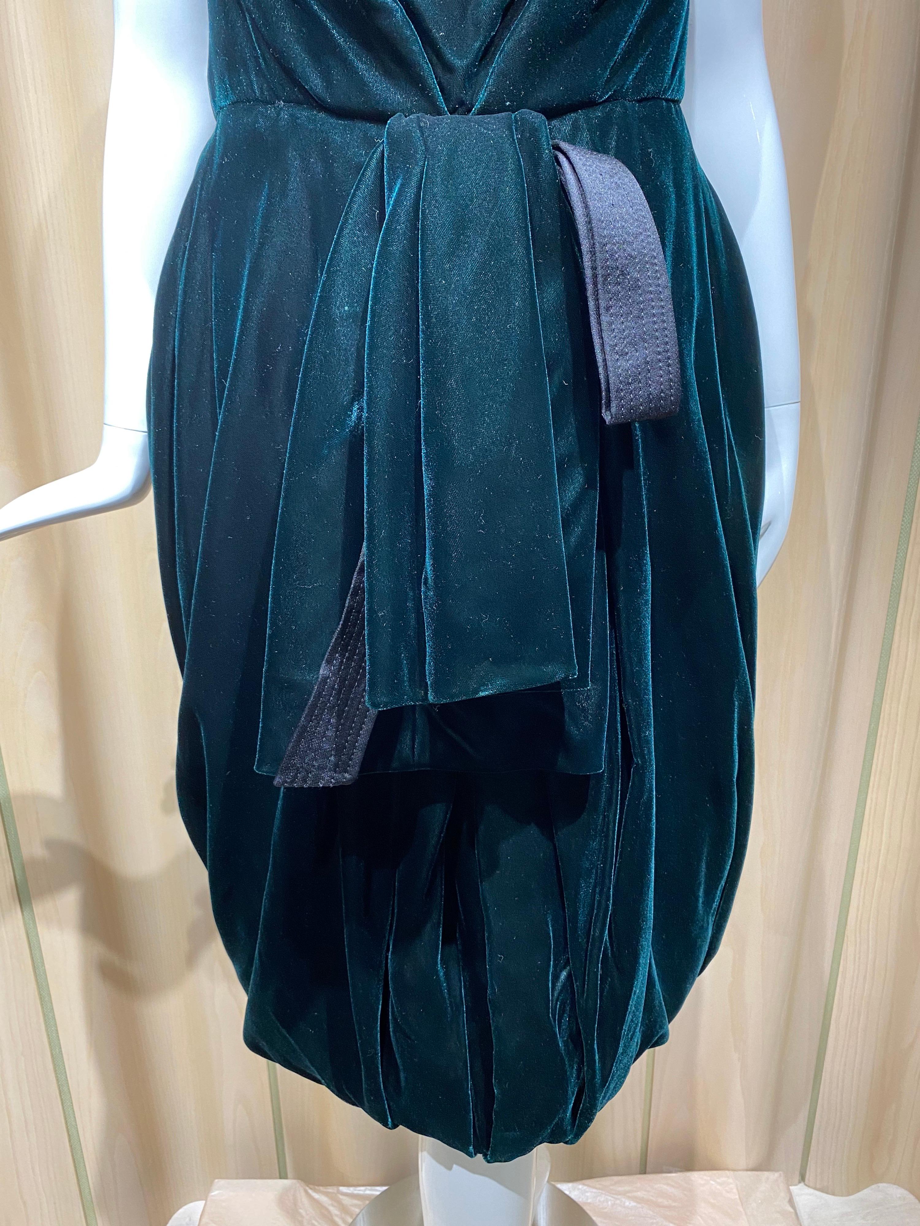 Gianfranco Ferrè Green Velvet Strapless Cocktail Dress For Sale 3