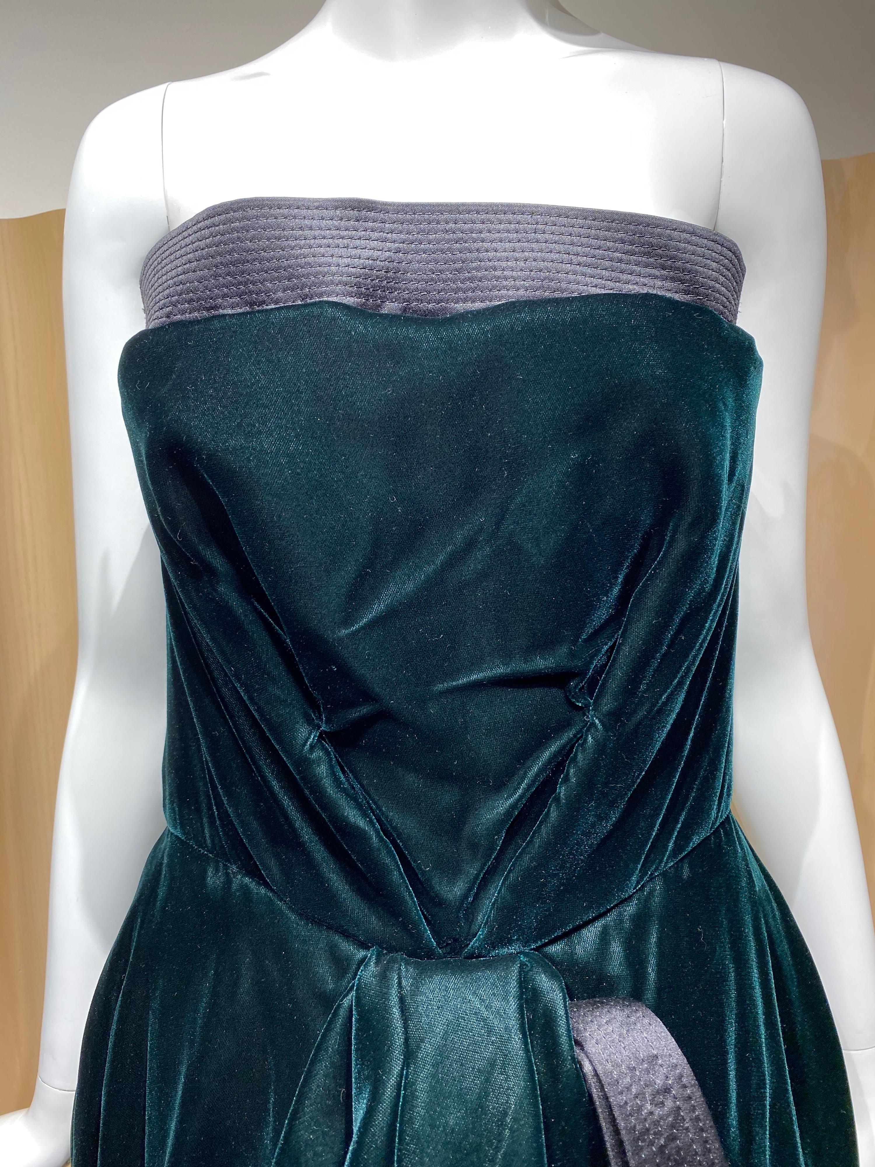 Gianfranco Ferrè Green Velvet Strapless Cocktail Dress For Sale 4