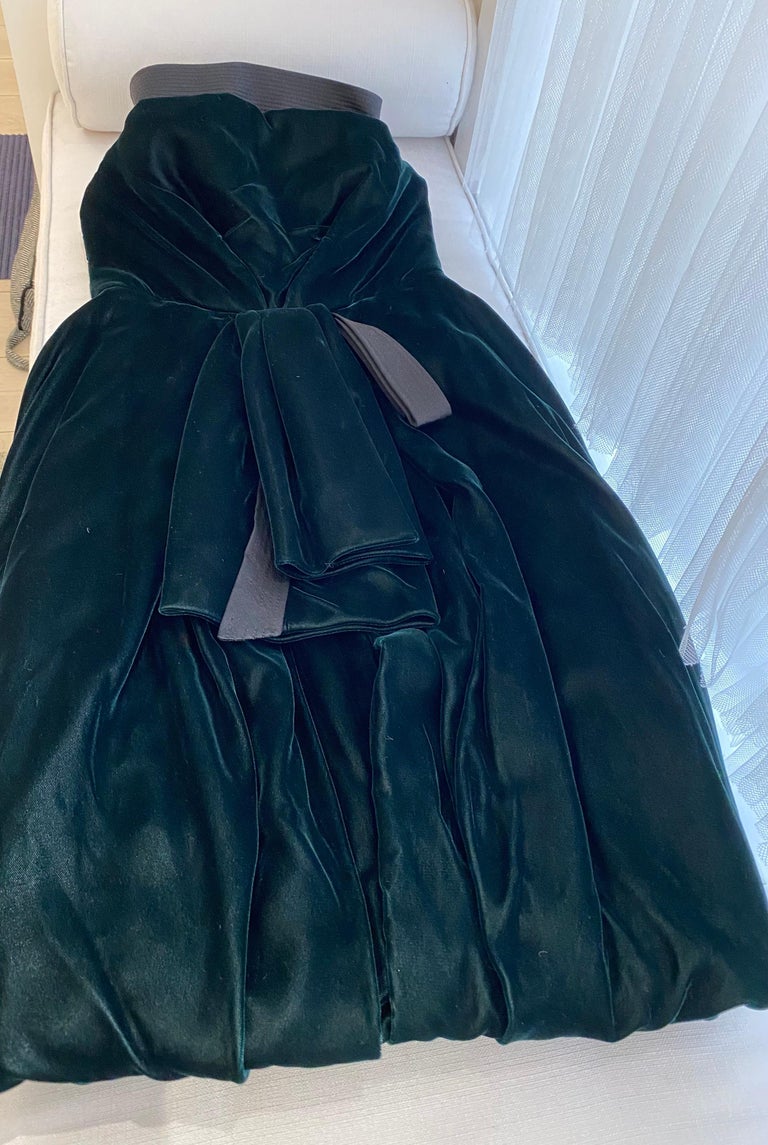 Gianfranco Ferr Green Velvet Strapless Cocktail Dress For Sale at 1stDibs  | green velvet strapless dress, calvin klein green velvet dress, strapless  green velvet dress