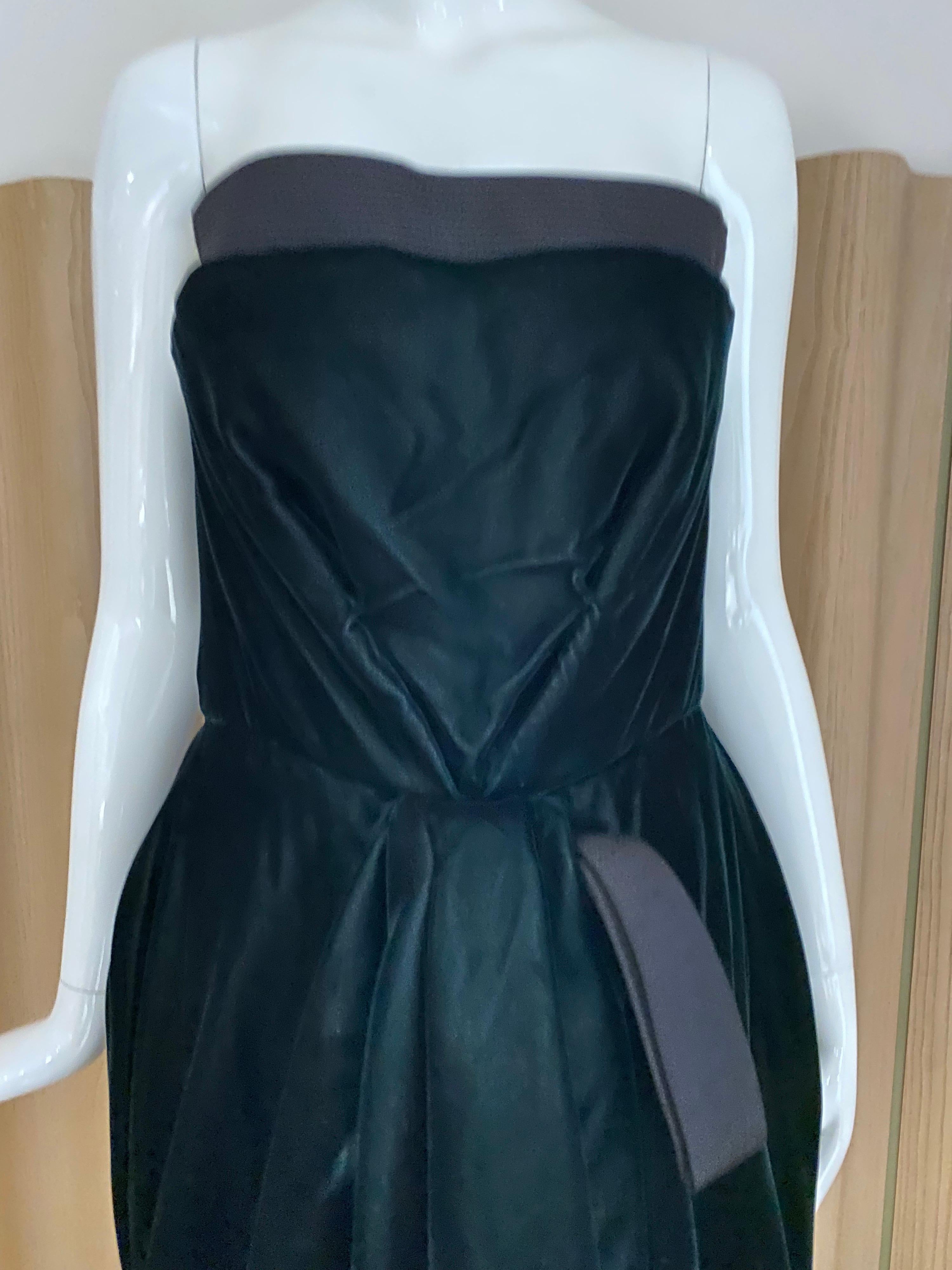 90s Gianfranco Ferre Green Velvet cocktail dress with black silk origami bow.
Built in bustier bra. Size Small
Measurement: Bust : 30” / Waist: 28” / Hip : 42”
Dress length : 34” 

Dress in excellent condition. 