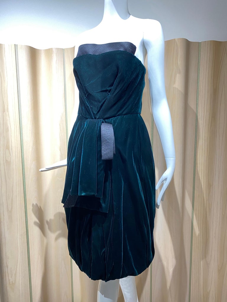 Gianfranco Ferr Green Velvet Strapless Cocktail Dress For Sale at 1stDibs  | green velvet strapless dress, calvin klein green velvet dress, strapless green  velvet dress
