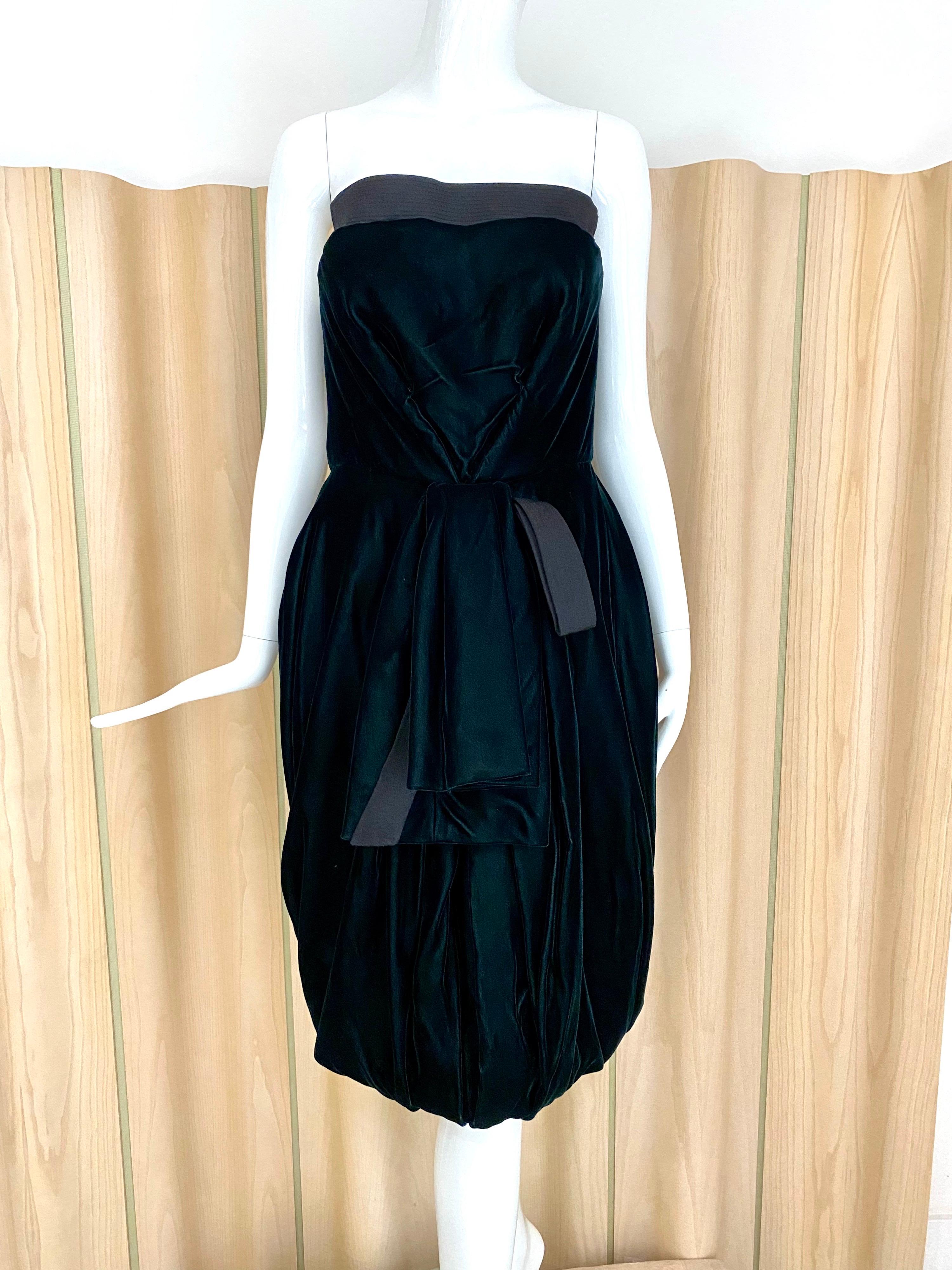 Black Gianfranco Ferrè Green Velvet Strapless Cocktail Dress For Sale