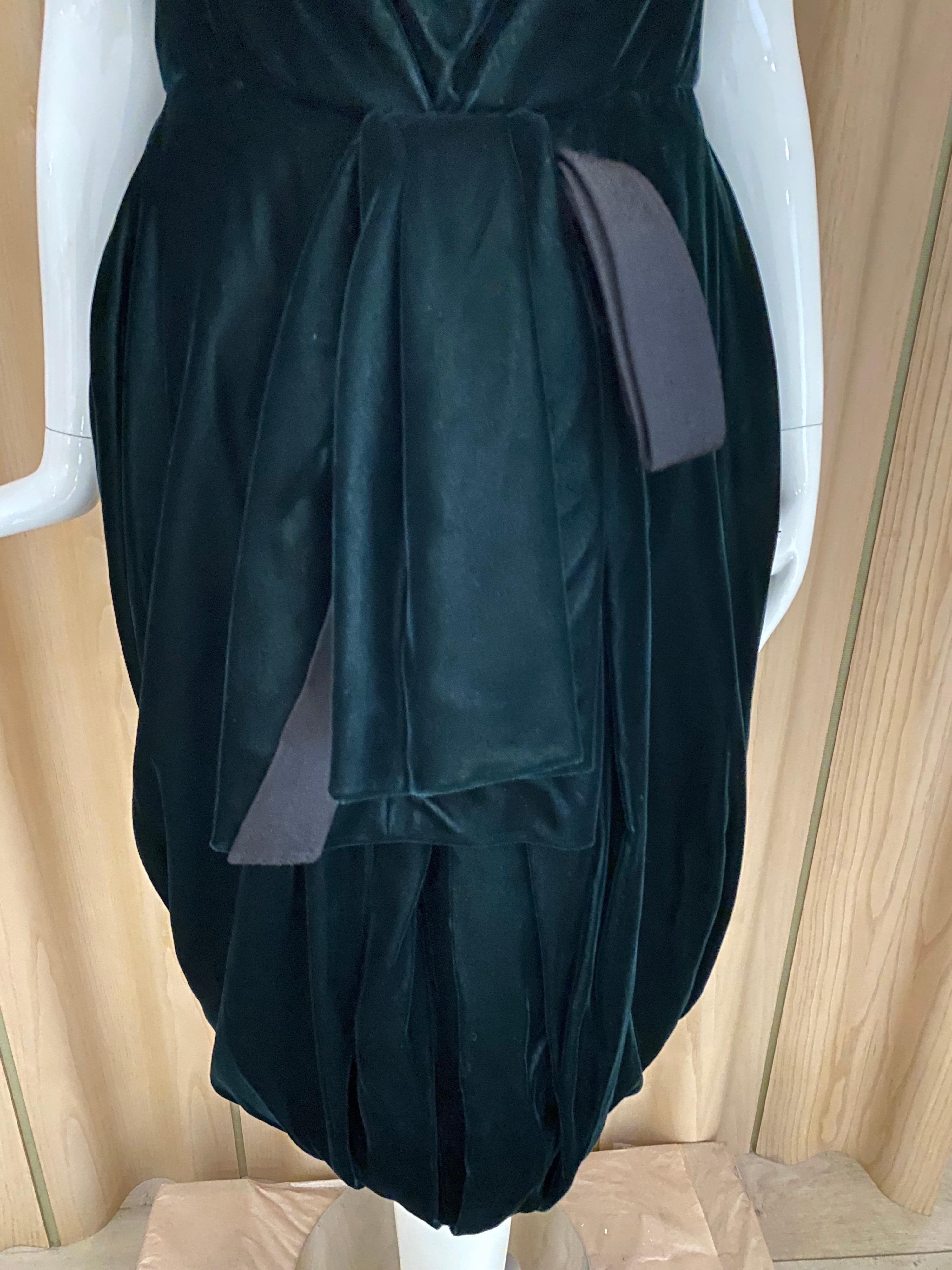 Gianfranco Ferrè Green Velvet Strapless Cocktail Dress In New Condition For Sale In Beverly Hills, CA