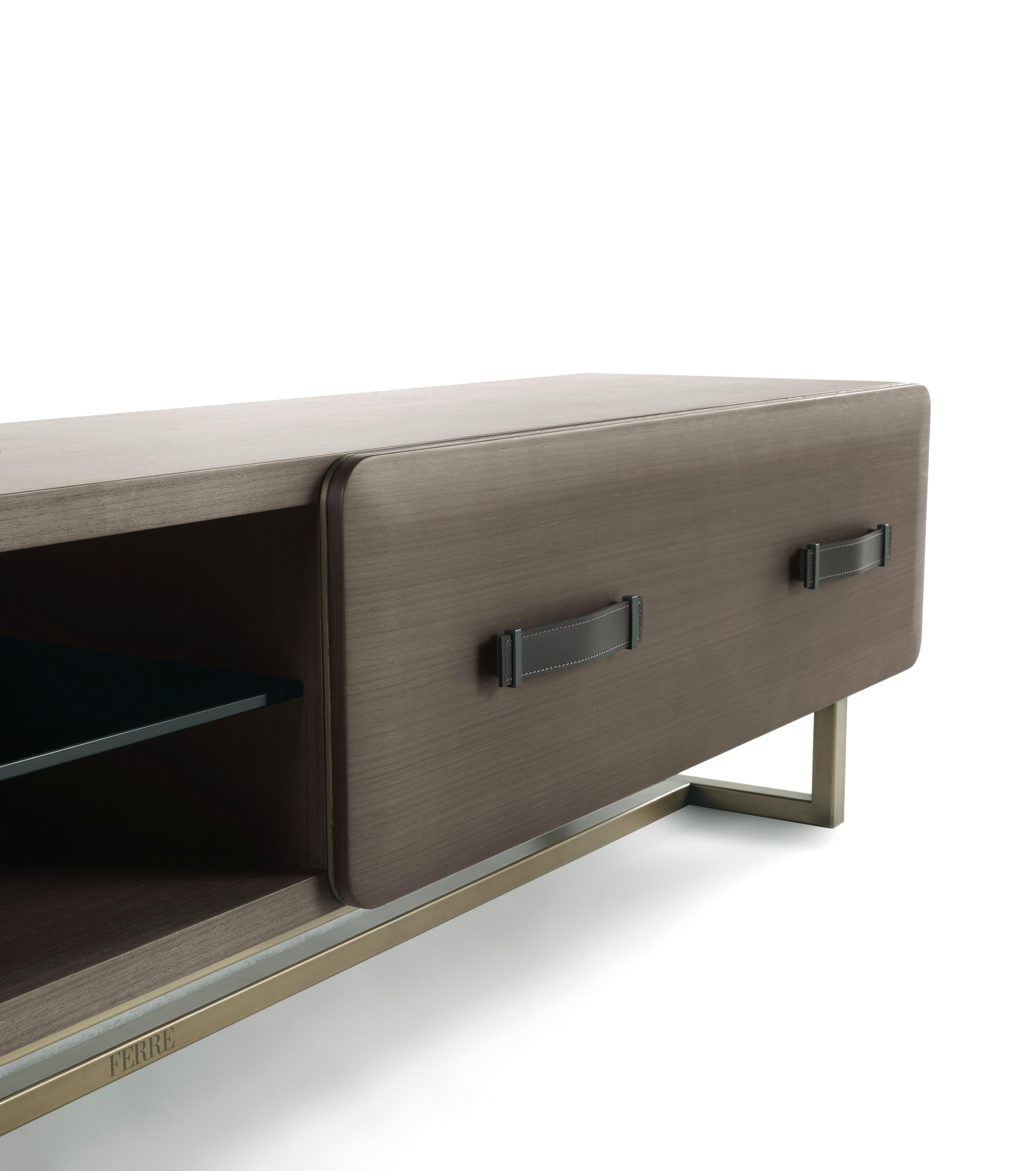 Fine marble, precious woods and bright metallic finishes. A special composition of different materials for furniture with a metropolitan and unconventional charm.
Five Points TV holder with Structure in wood, Tay Veneered Dyed Smokey Grey. Front