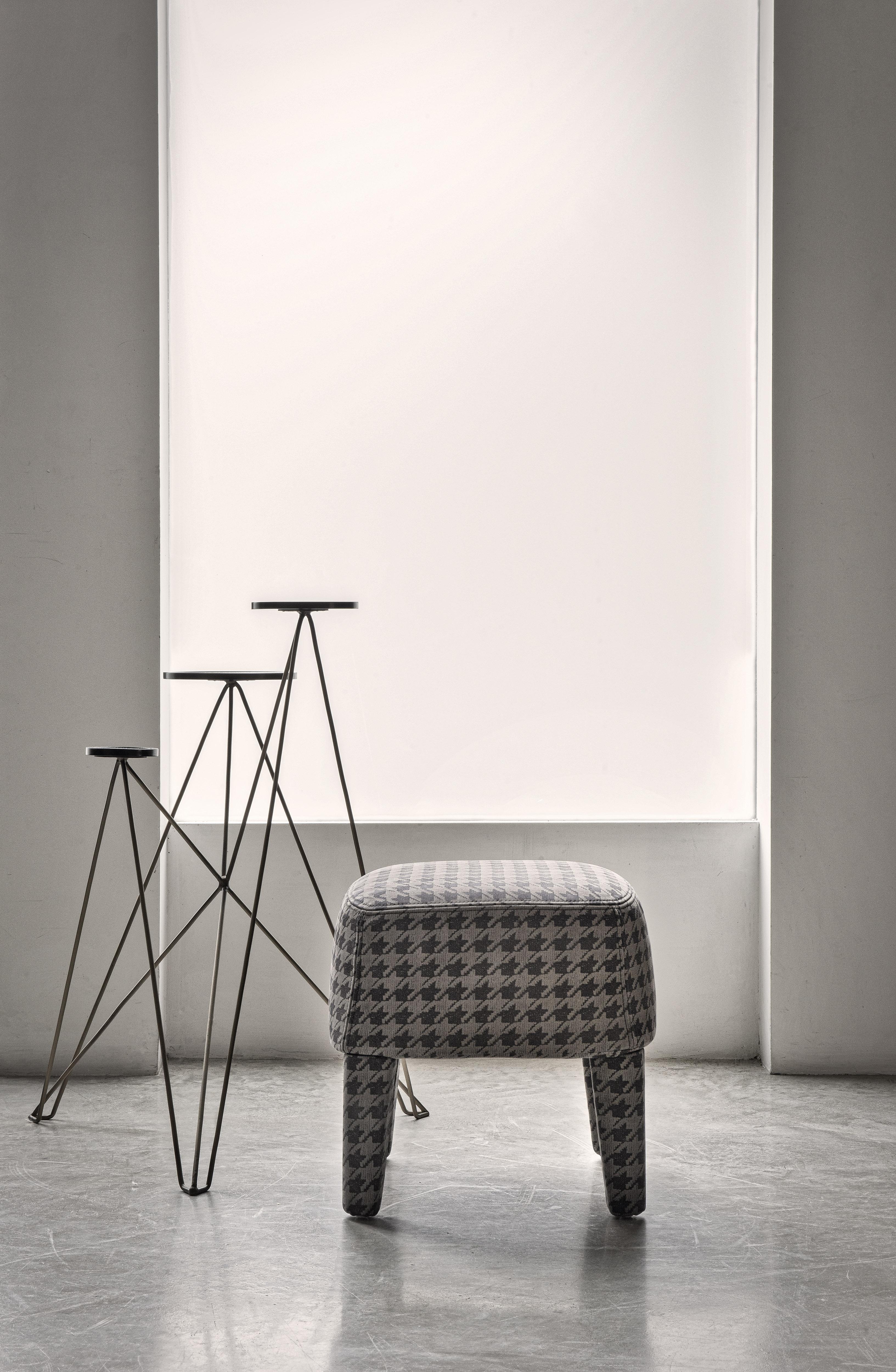 Moderne Mini Pouf du XXIe siècle en nabuk imprimé, par Gianfranco Ferré Home en vente