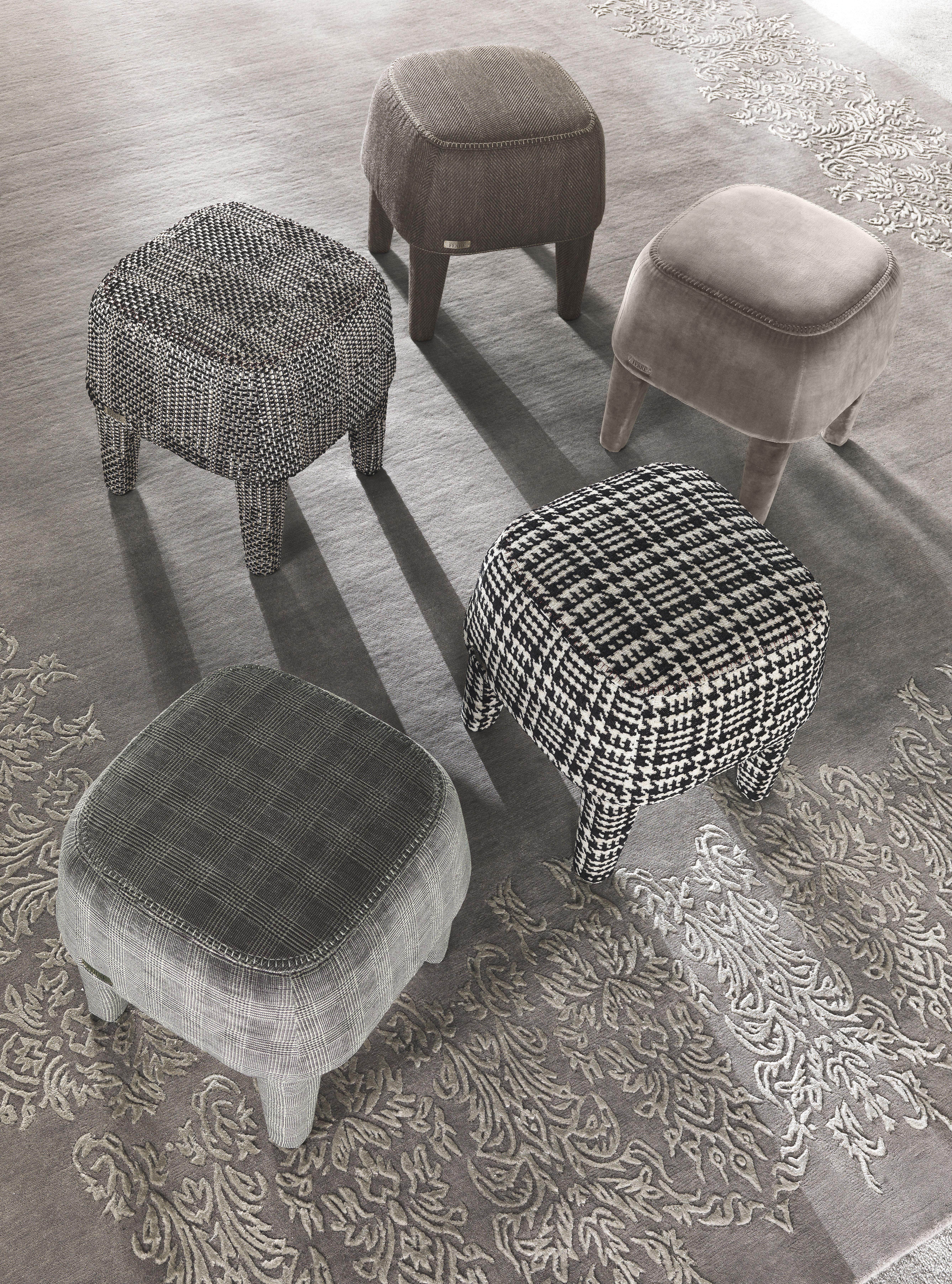 Moderne Mini Pouf du 21e siècle en velours par Gianfranco Ferré Home en vente