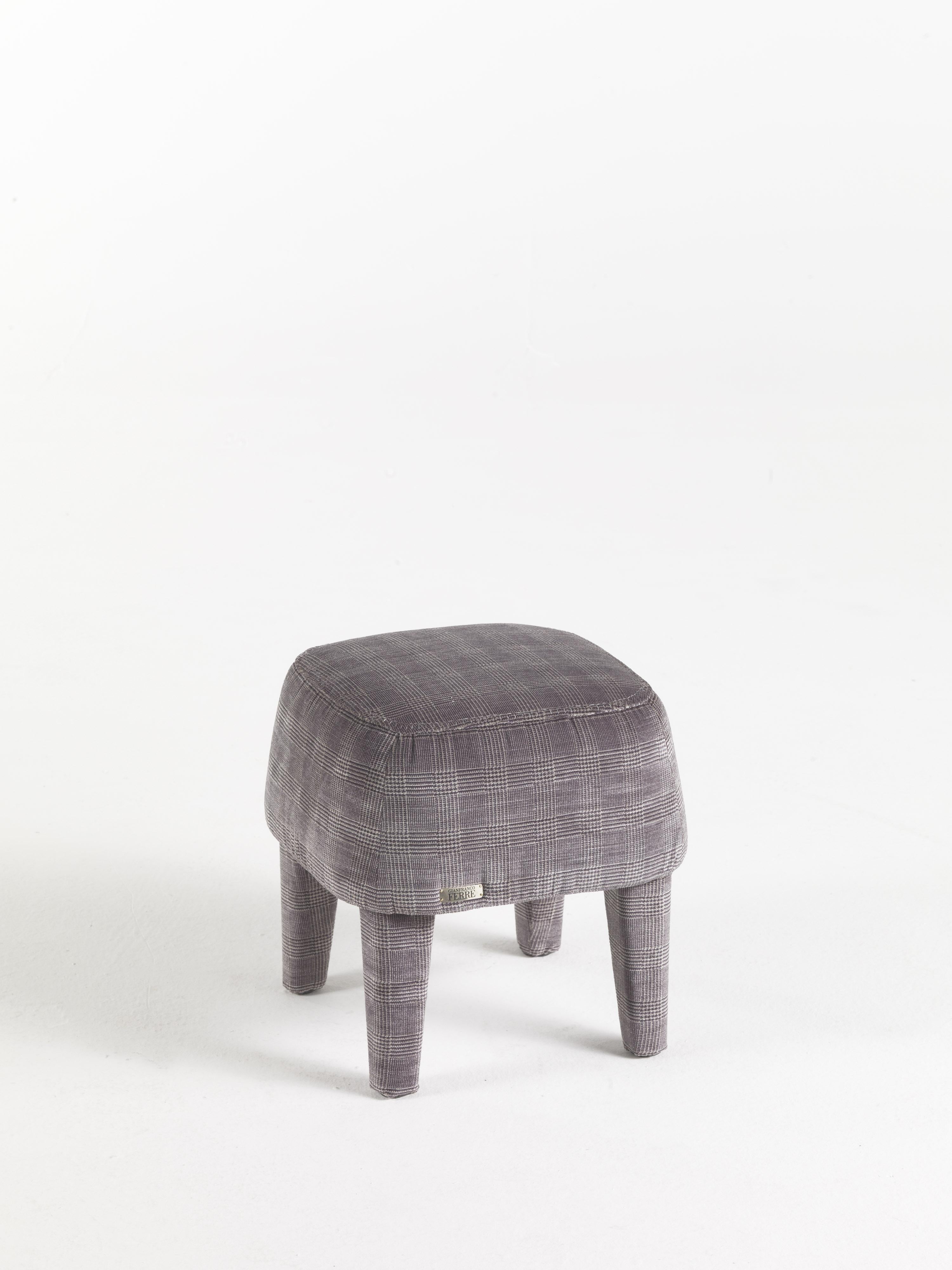 The Mini pouf features a light and versatile design. Small, soft and compact, it adds character to any setting. Available in different menswear fabrics of the collection: pied-de-poule, pinstripe, twill, Prince of Wales.
Mini Pouf with the structure