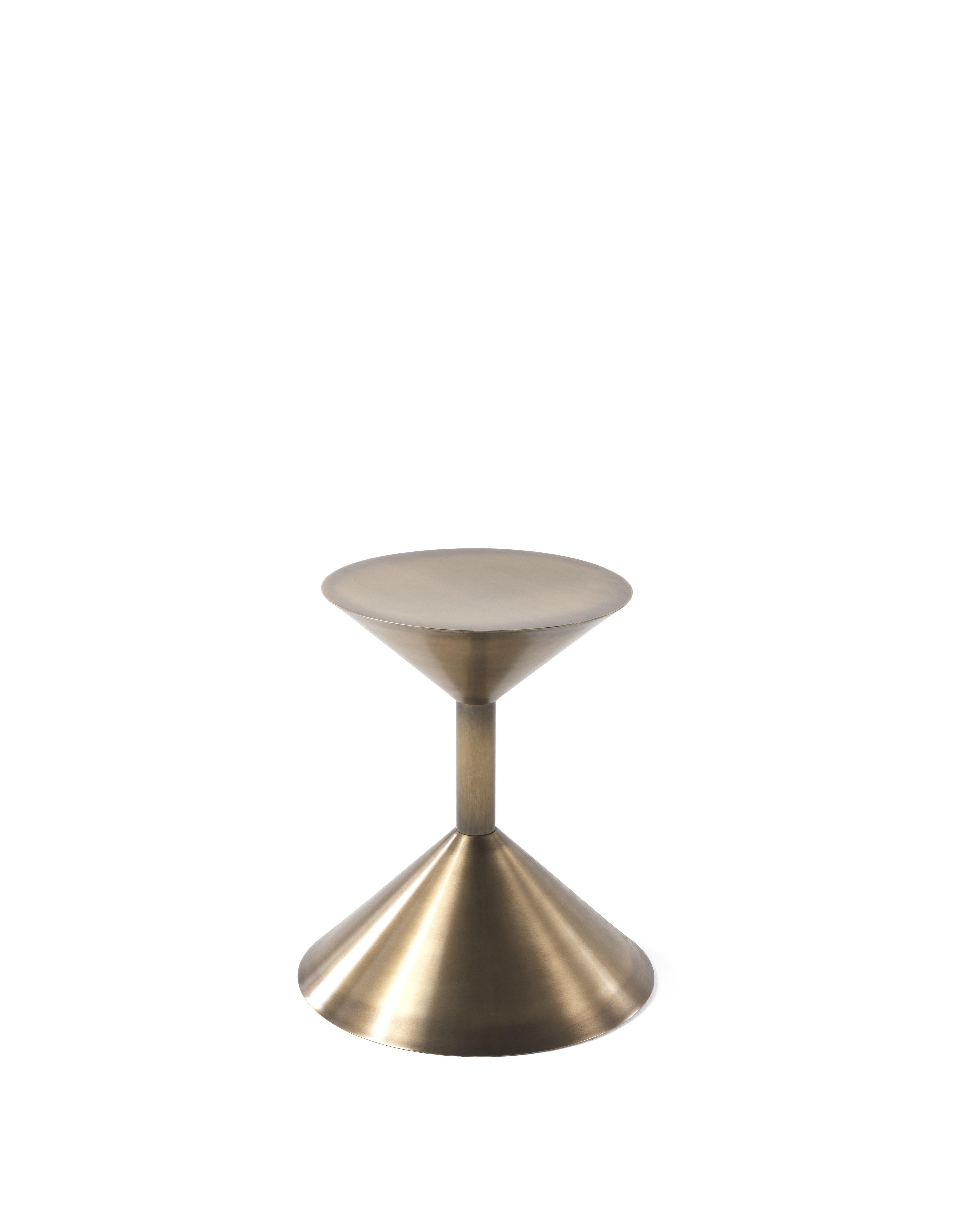 The Sand Side Table with structure in metal with Brushed Bronze finishing.