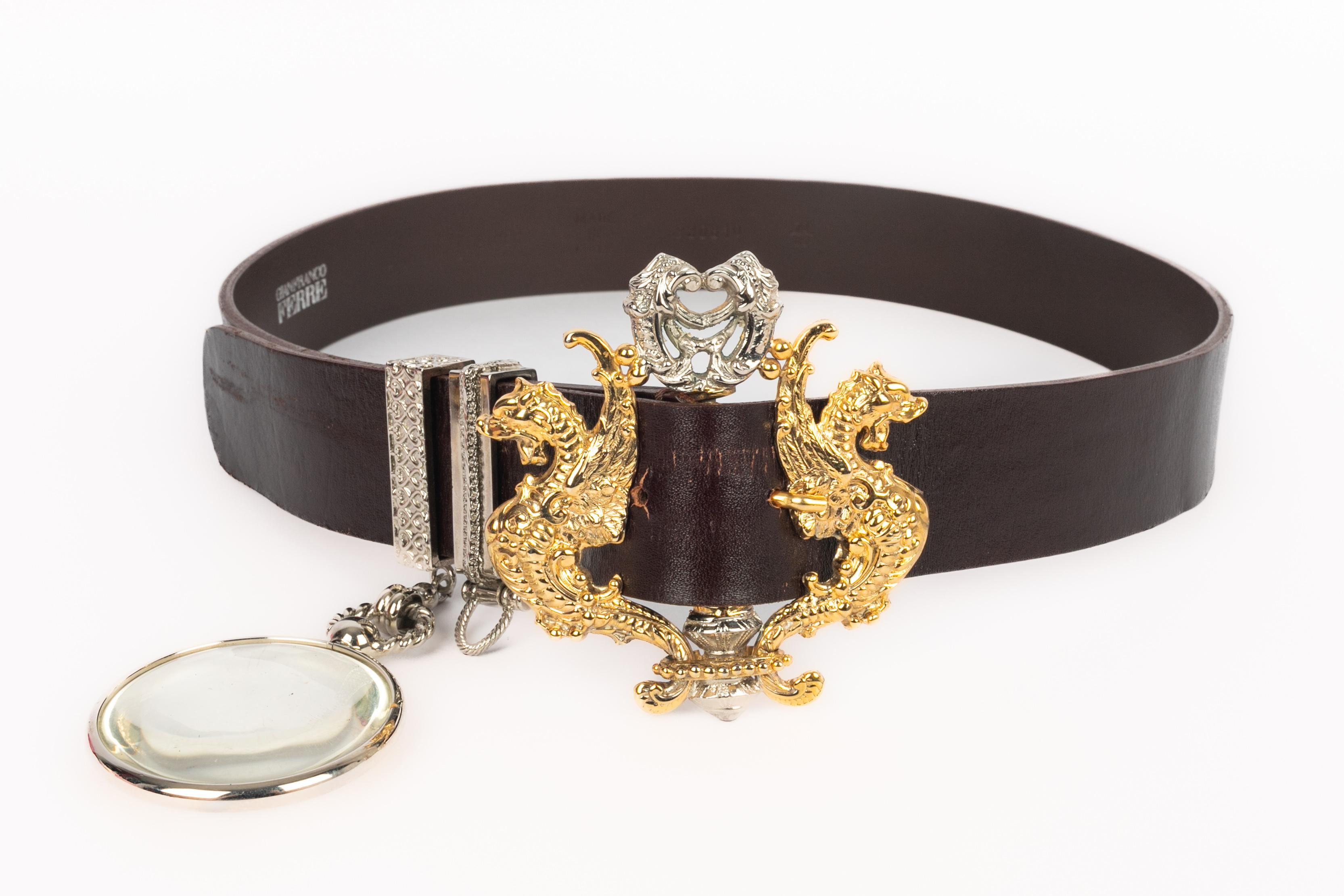 GIANFRANCO FERRÉ - (Made in Italy) Brown leather belt with a golden and silvery metal buckle and a magnifying glass.

Condition:
Good condition

Dimensions:
Size 70

SKU:ACC246