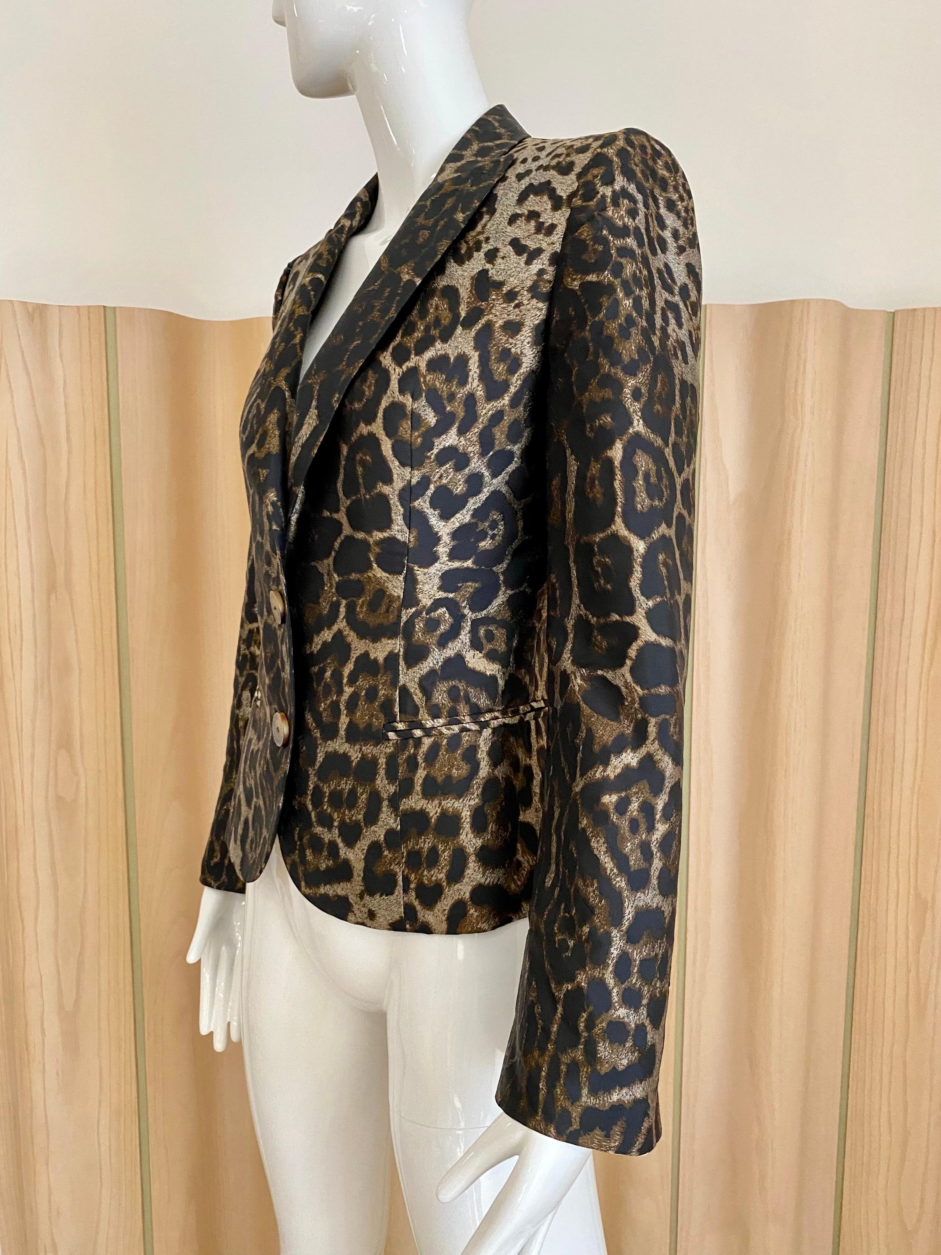 Gianfranco Ferre Leopard Print silk blazer jacket .
Marked size 38/ Fit size 2/4/ Small
Shoulder: 15” ( flat) 
Bust: 34”/ Waist: 30” / Hip : 34” / sleeve length: 24”