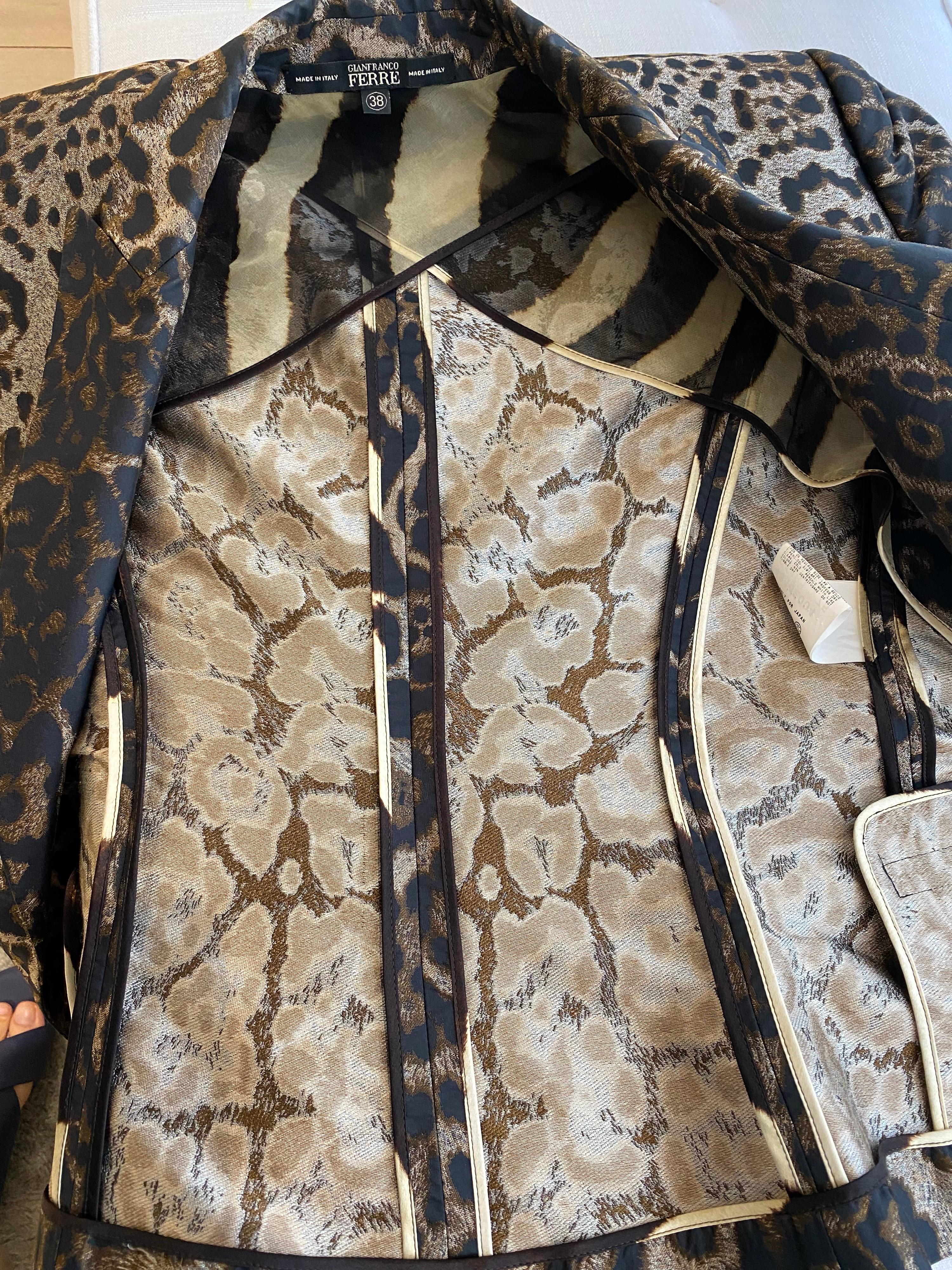 Gianfranco Ferre Leopard Print Silk Blazer Jacket In Excellent Condition For Sale In Beverly Hills, CA
