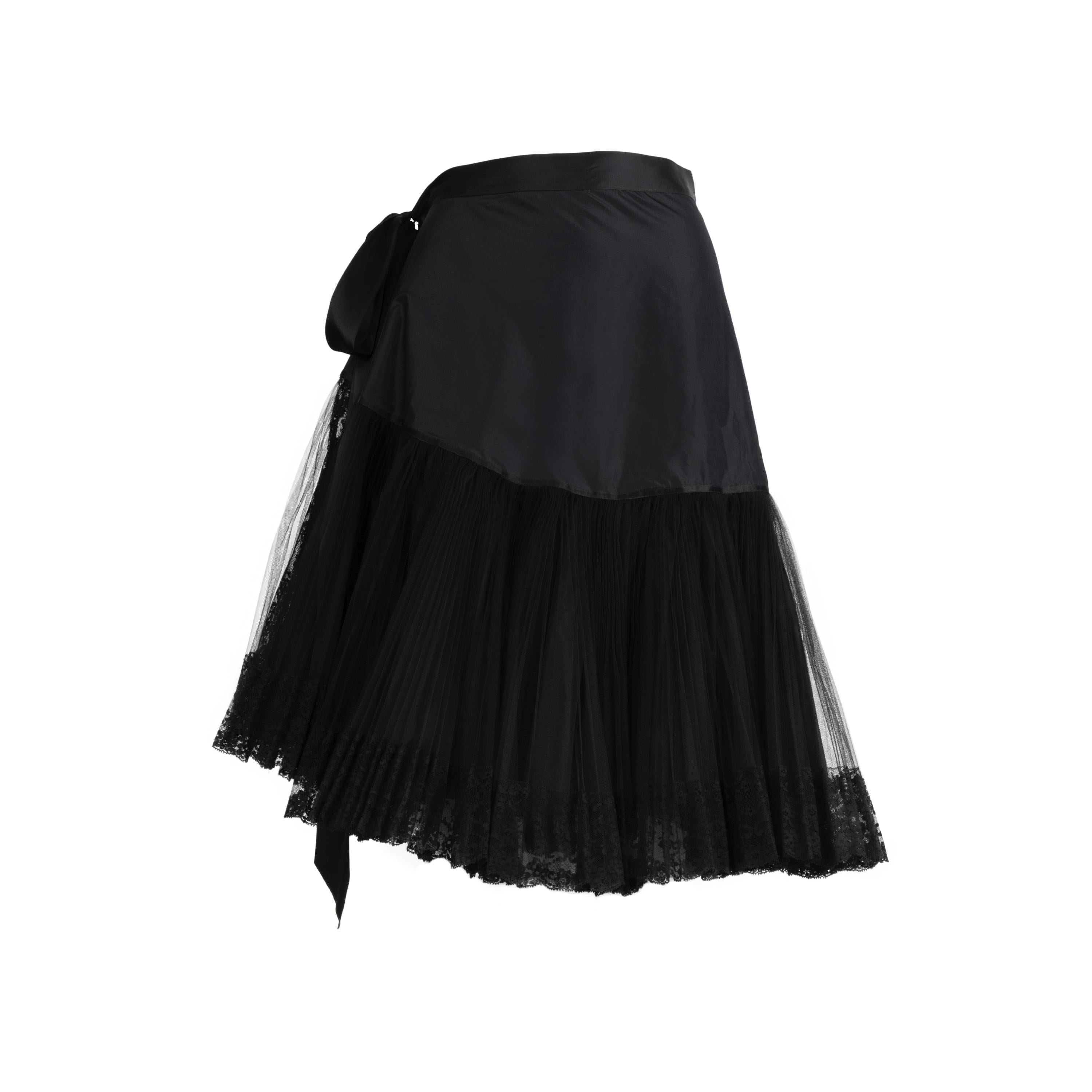 Gianfranco Ferré black skirt. Long skirt decorated with lace and tulle.