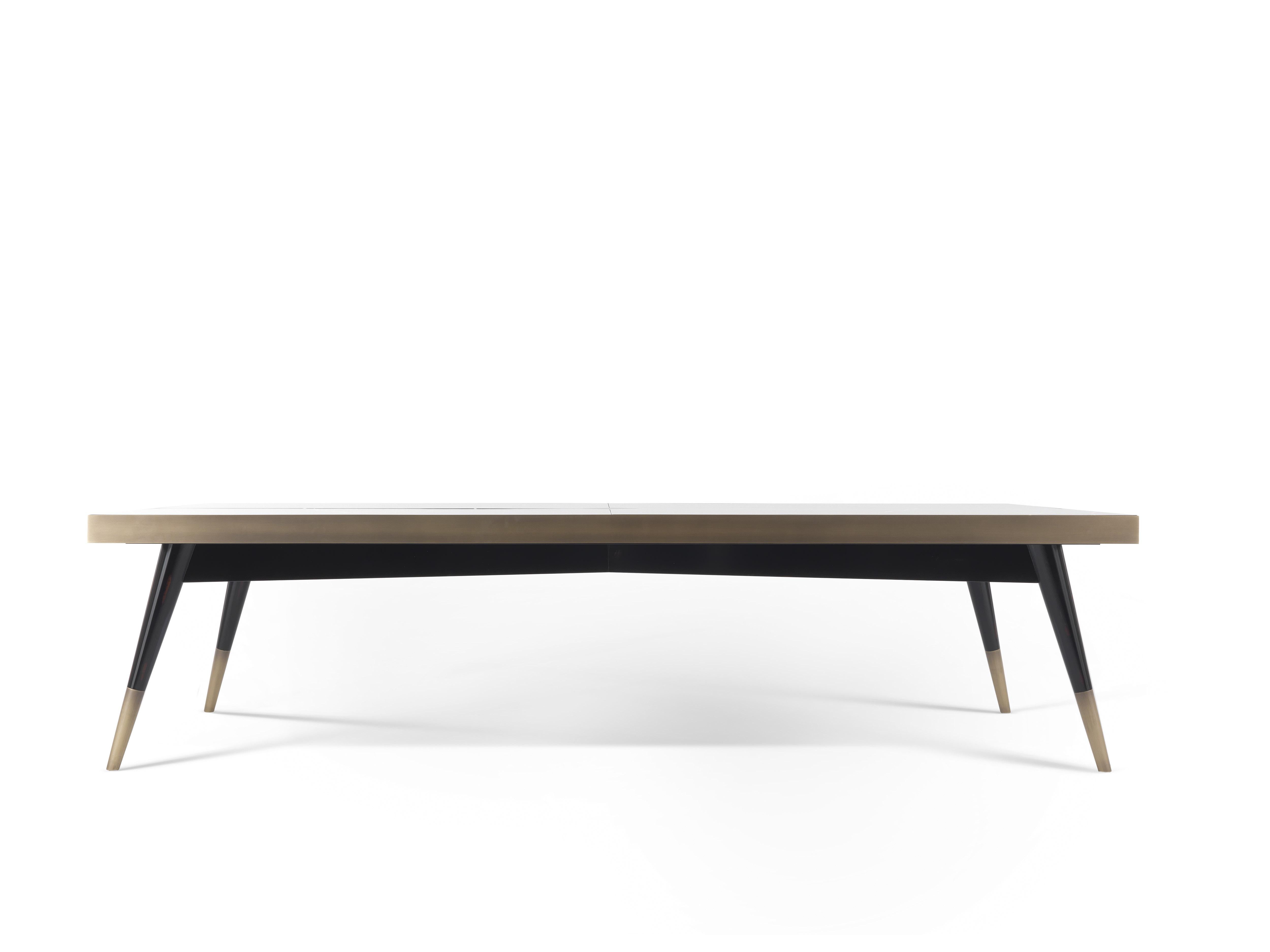 A new version of the Mayfair dining table, presented this year with a rectangular shape. The top in precious Sahara Noir marble presents a central brass rhombus from which the subdivision of the mirrored marbles originates. The slim legs, with a