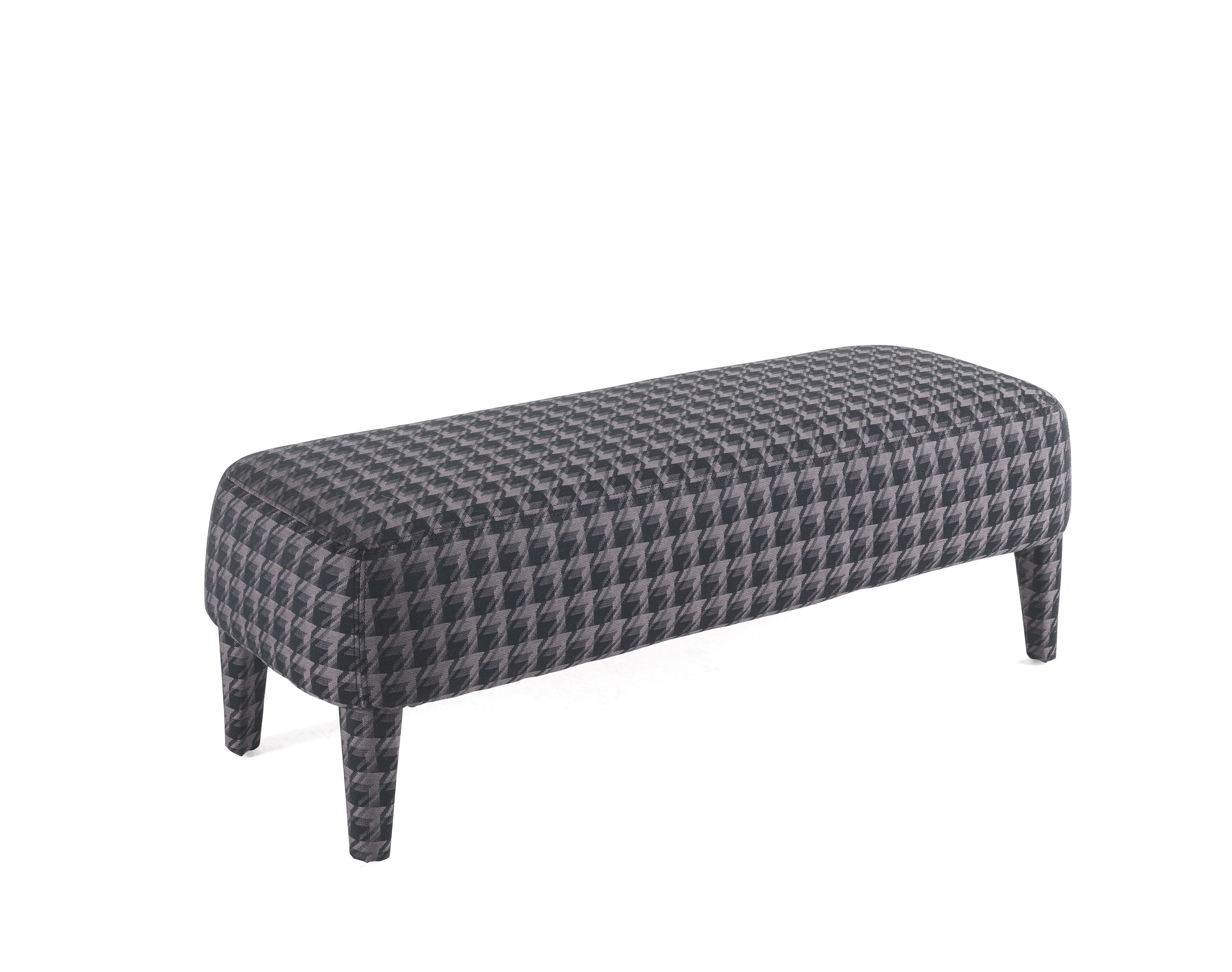The mini pouf features a light and versatile design. Small, soft and compact, it adds character to any setting. Available in different menswear fabrics of the collection: pied-de-poule, pinstripe, twill, Prince of Wales.
Mini bench with structure in