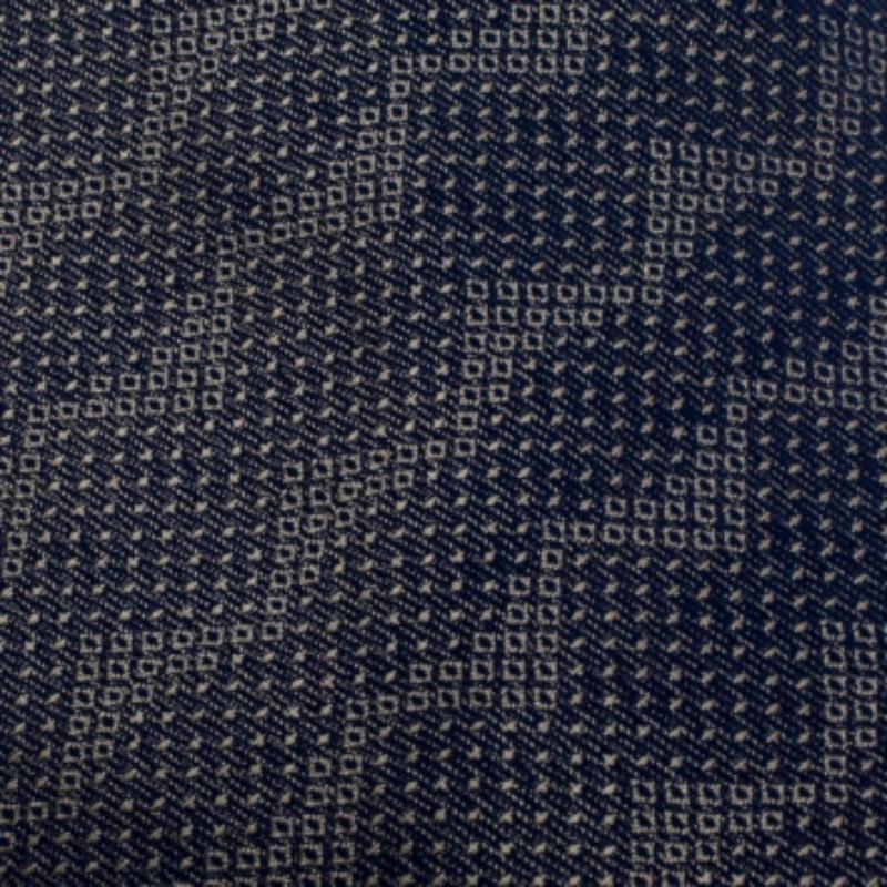 Traditionelle Krawatte aus marineblauem Seidenjacquard von Gianfranco Ferre im Zustand „Gut“ im Angebot in Dubai, Al Qouz 2