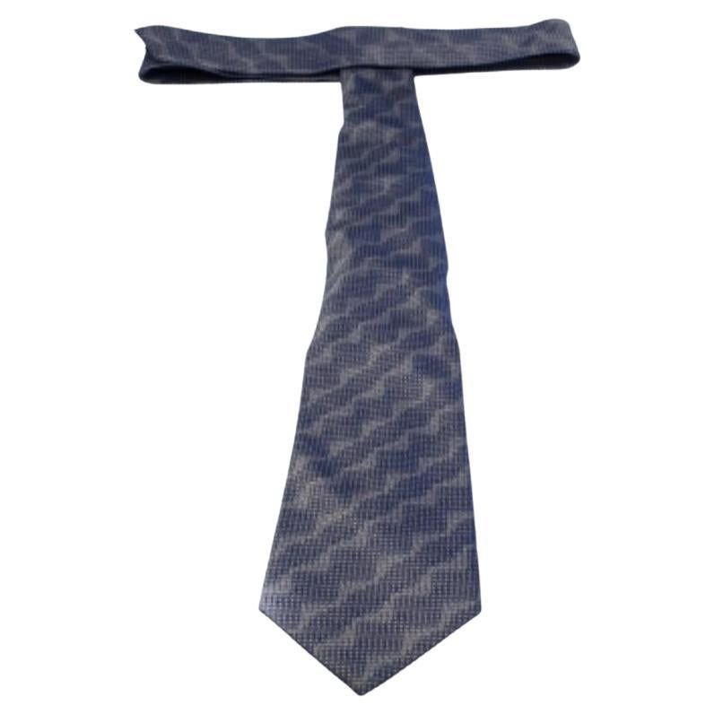 Traditionelle Krawatte aus marineblauem Seidenjacquard von Gianfranco Ferre im Angebot