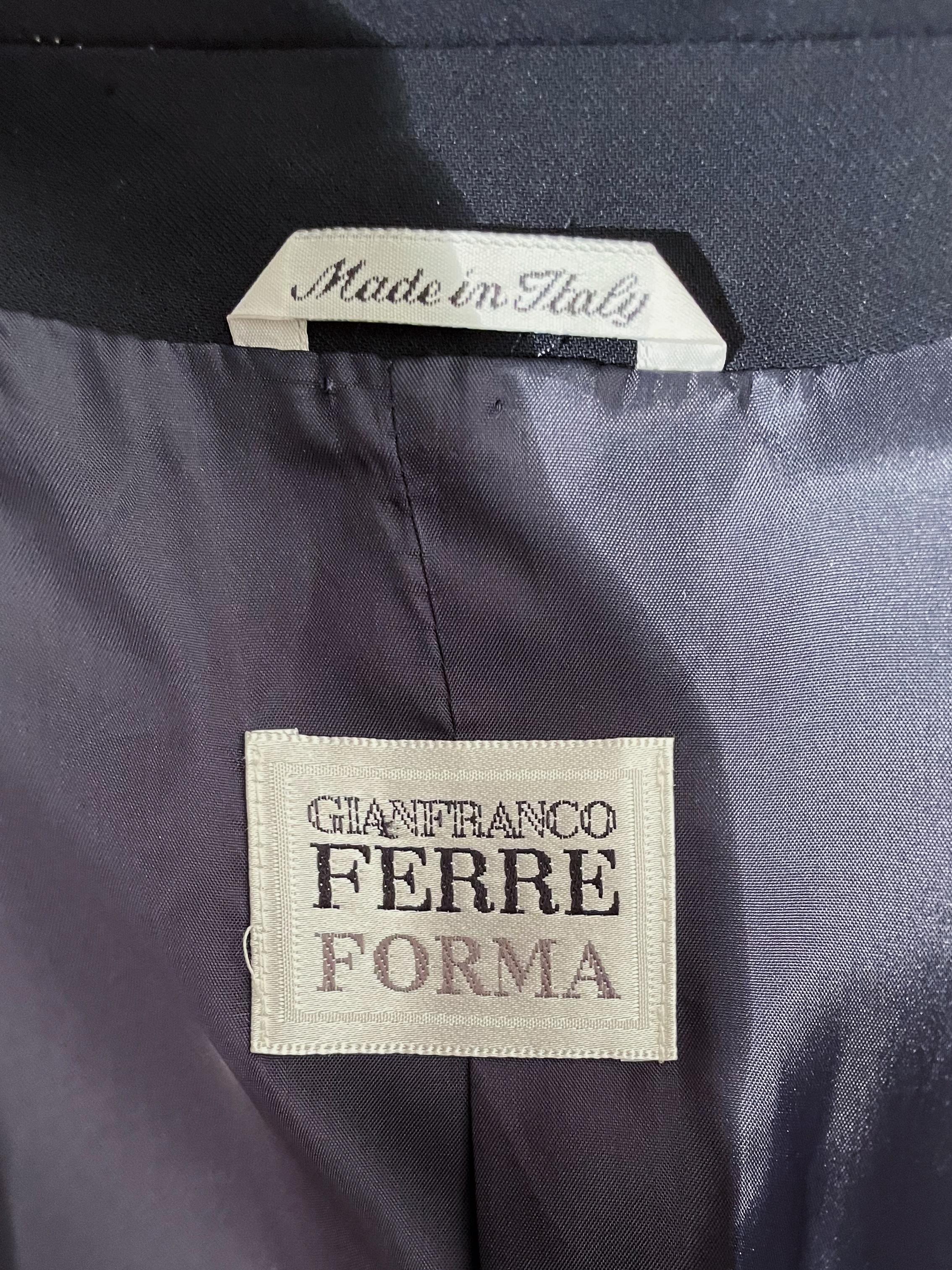 Gianfranco Ferre Navy Forma Blazer  For Sale 2