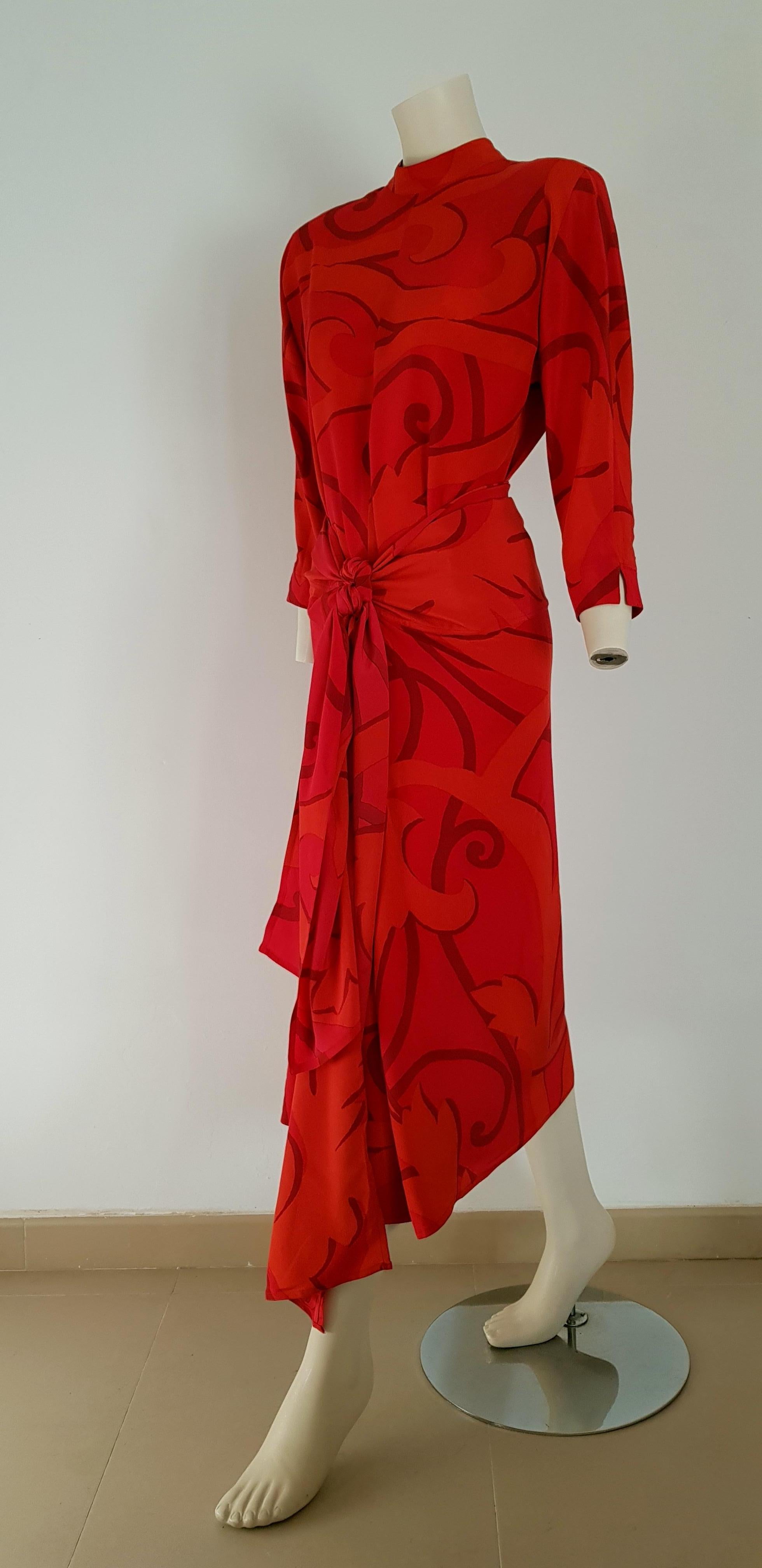 Gianfranco FERRÉ Couture Red Silk Dress with Skirt Foulard - Unworn In New Condition For Sale In Somo (Santander), ES