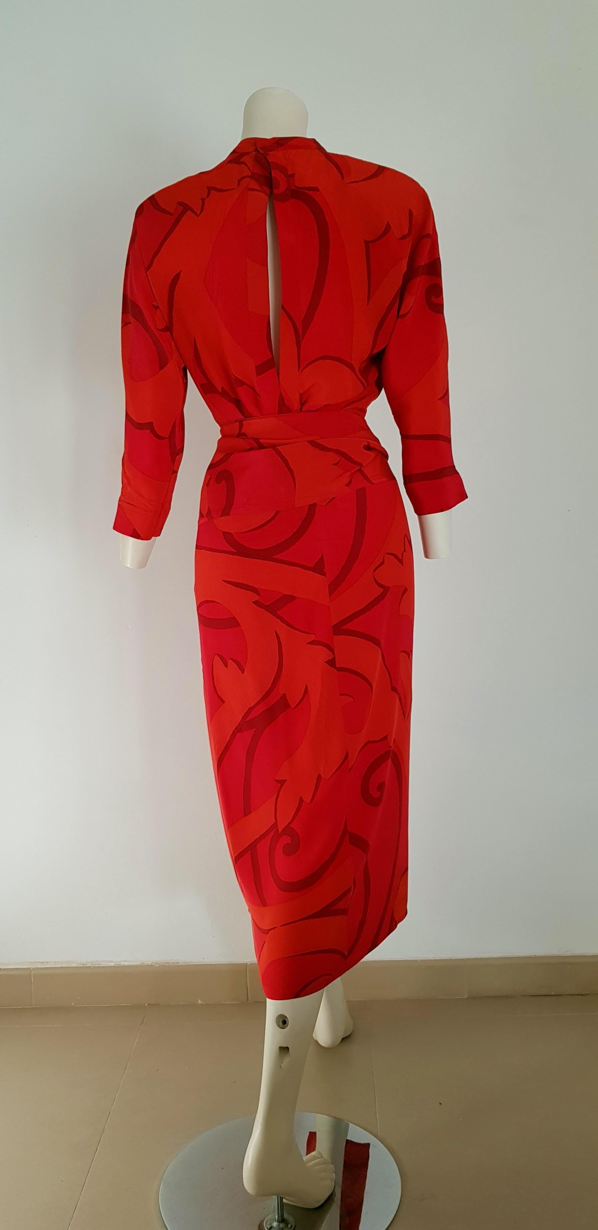 Women's Gianfranco FERRÉ Couture Red Silk Dress with Skirt Foulard - Unworn For Sale