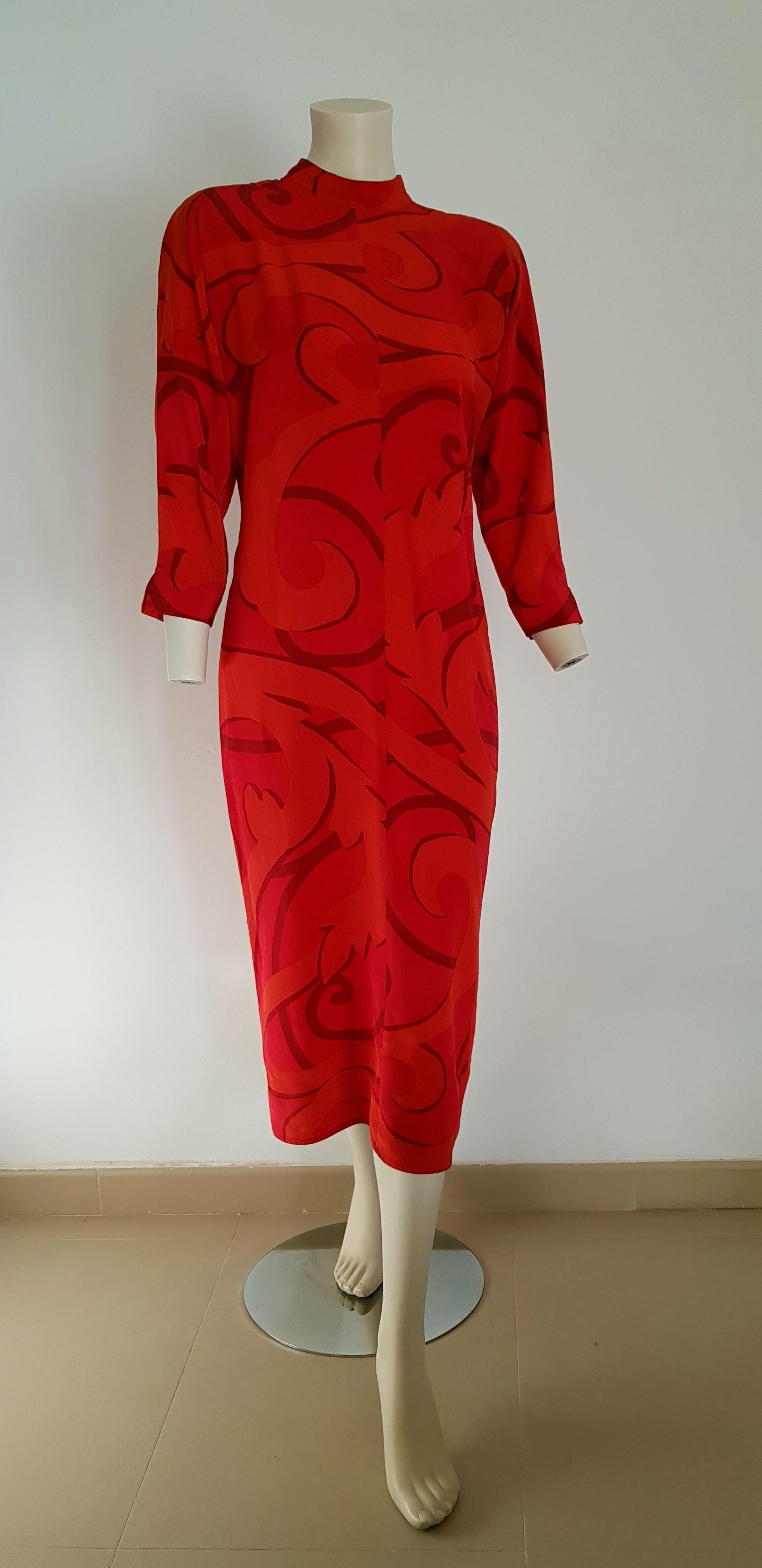 Gianfranco FERRÉ Couture Red Silk Dress with Skirt Foulard - Unworn For Sale 2