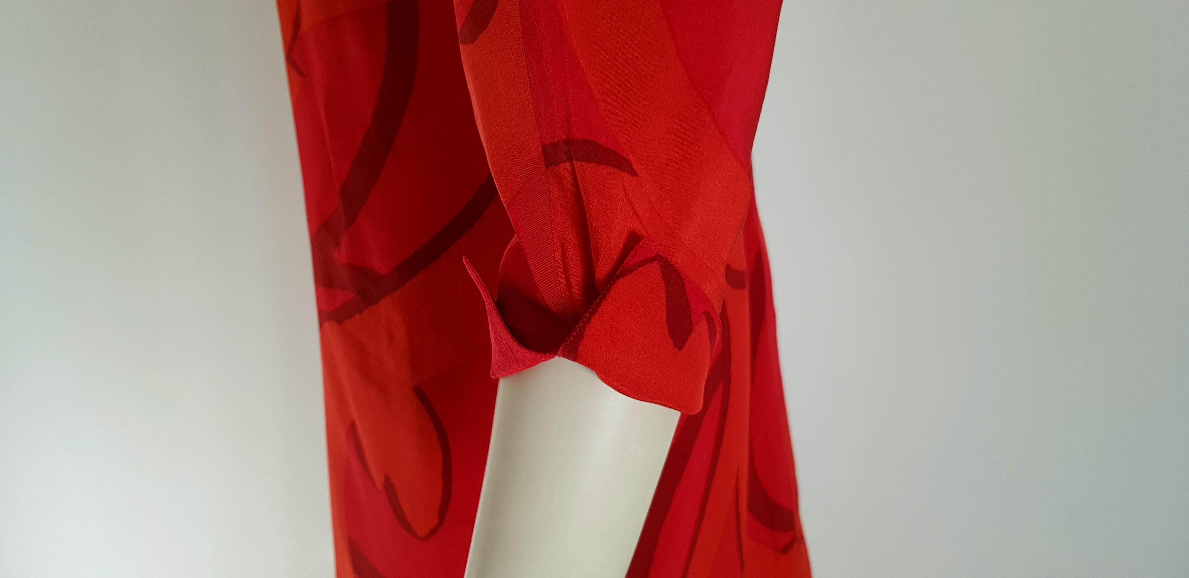 Gianfranco FERRÉ Couture Red Silk Dress with Skirt Foulard - Unworn For Sale 4