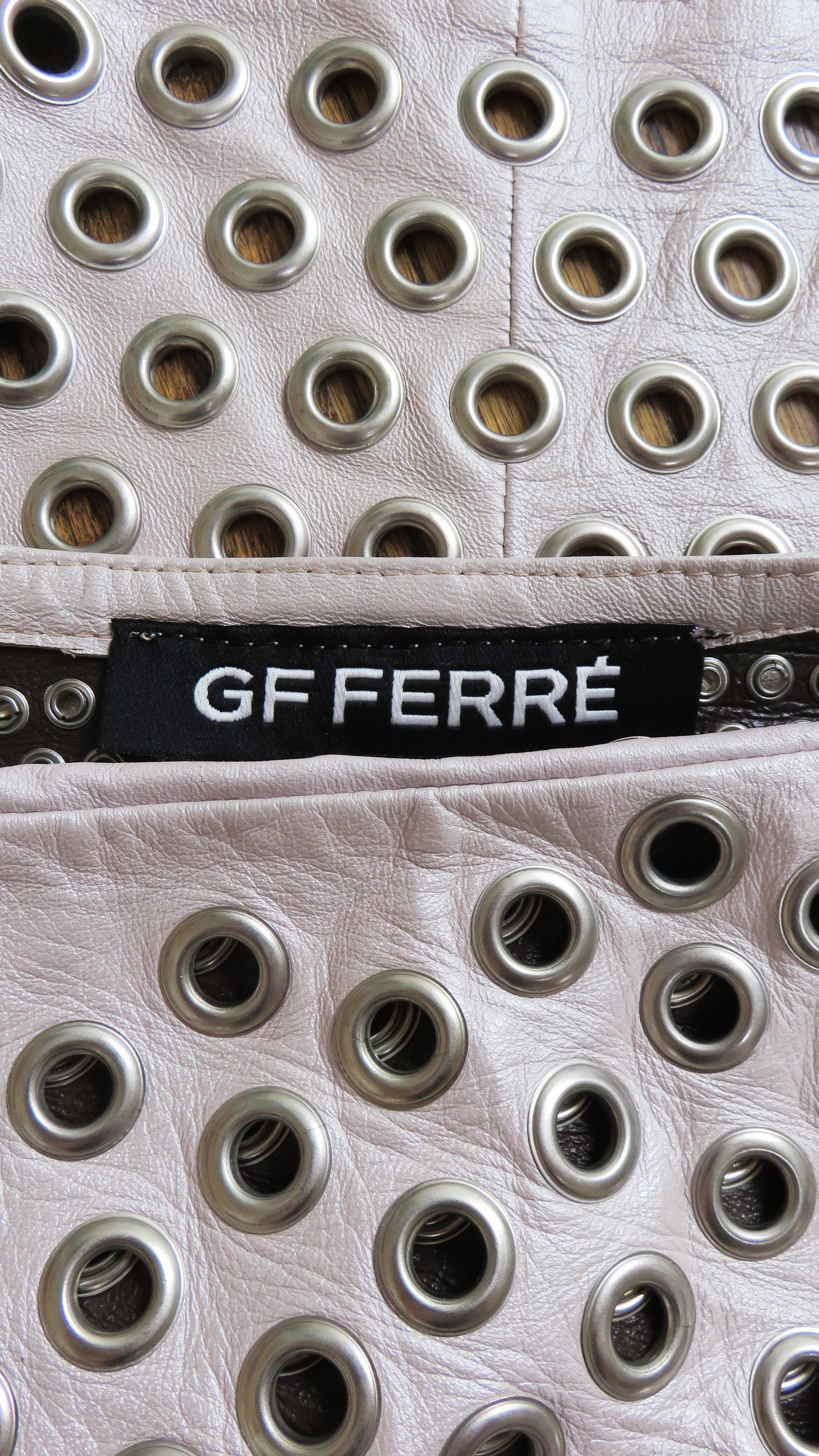 Gianfranco Ferre - Veste en cuir rose avec œillets, état neuf en vente 12