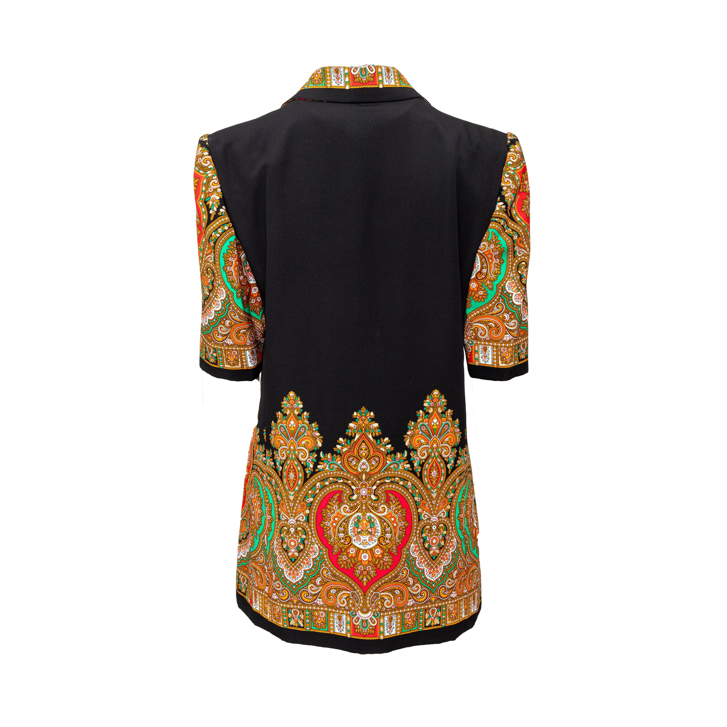 Expertly crafted by fashion designer Gianfranco Ferré, this Paisley Printed Jacket from the 1989-1990 collection features a luxurious paisley print in vibrant colors, contrasted with sleek black trimmings. The one button closure on the notched lapel