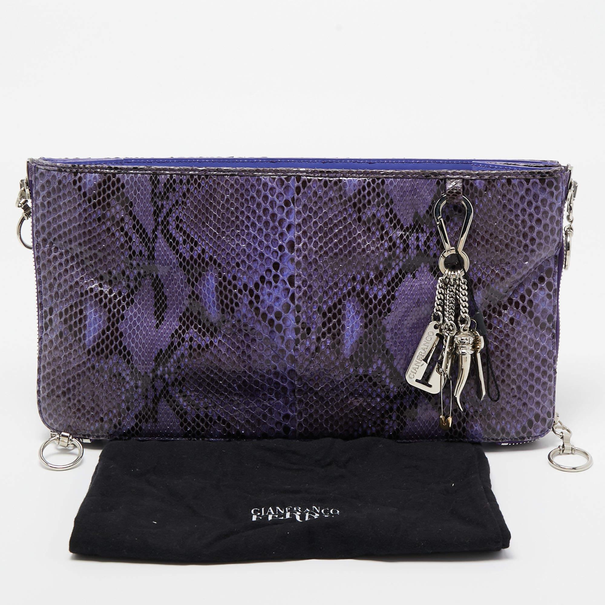 Gianfranco Ferre Pochette surdimensionnée à fermeture éclair latérale en python violet en vente 7