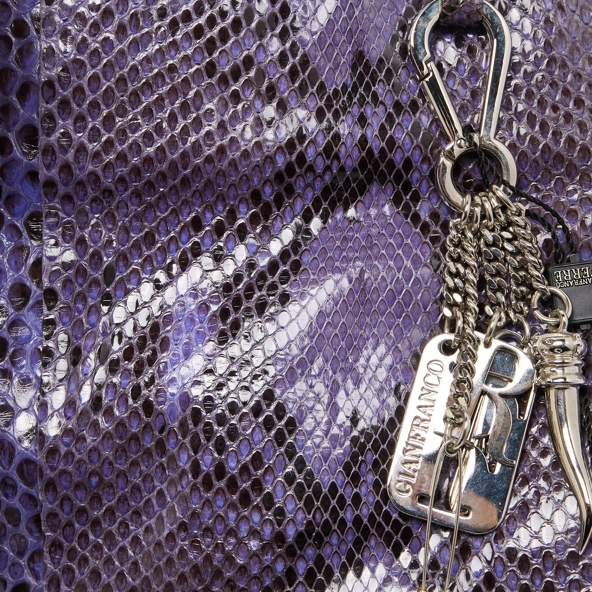 Gianfranco Ferre Pochette surdimensionnée à fermeture éclair latérale en python violet en vente 1
