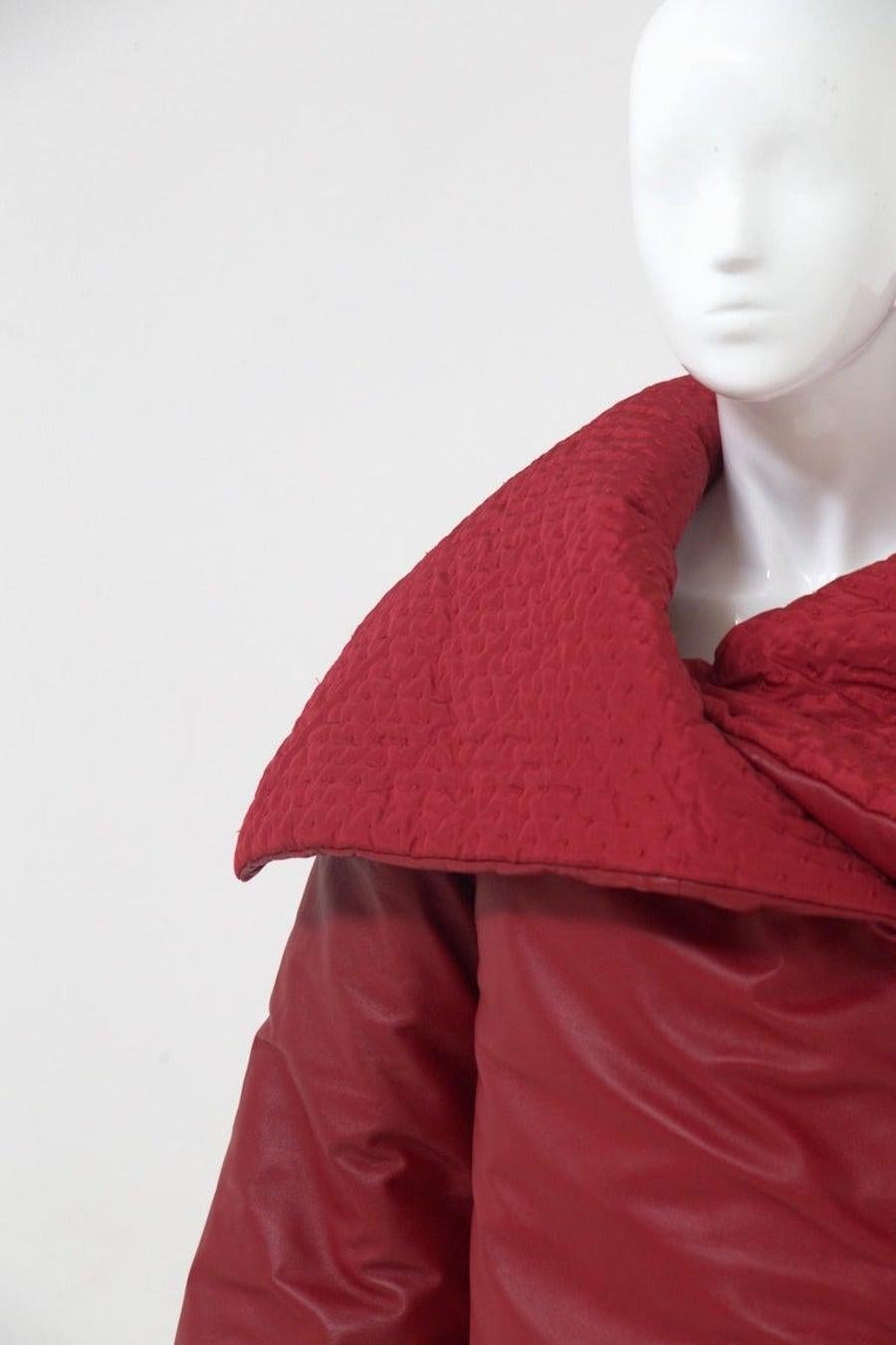 Gianfranco Ferré - Seltene rote Lederjacke in Übergröße im Angebot 9